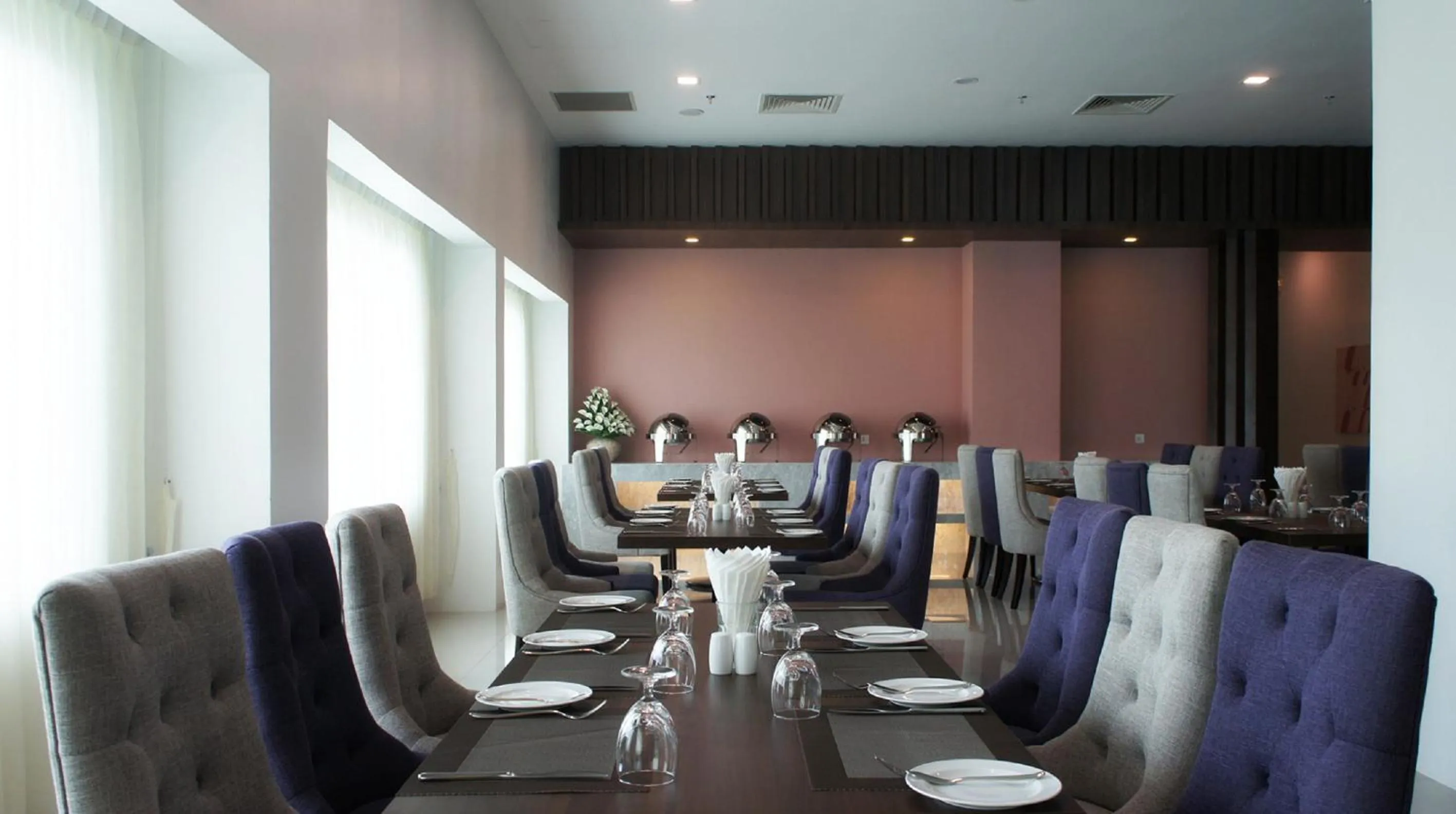 Dining area in Wyne Hotel