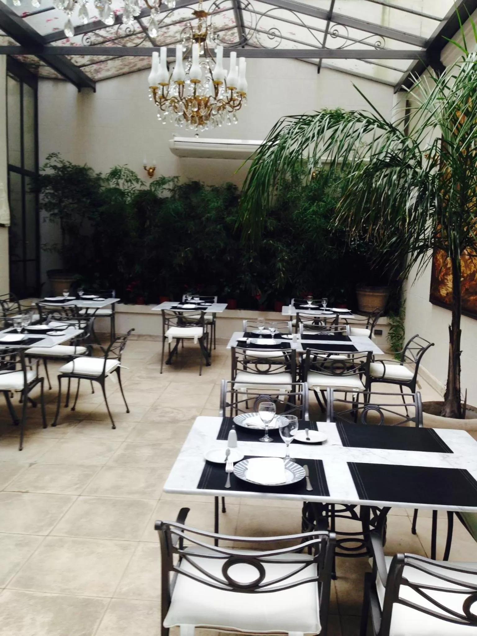 Restaurant/places to eat in Hotel Club Frances