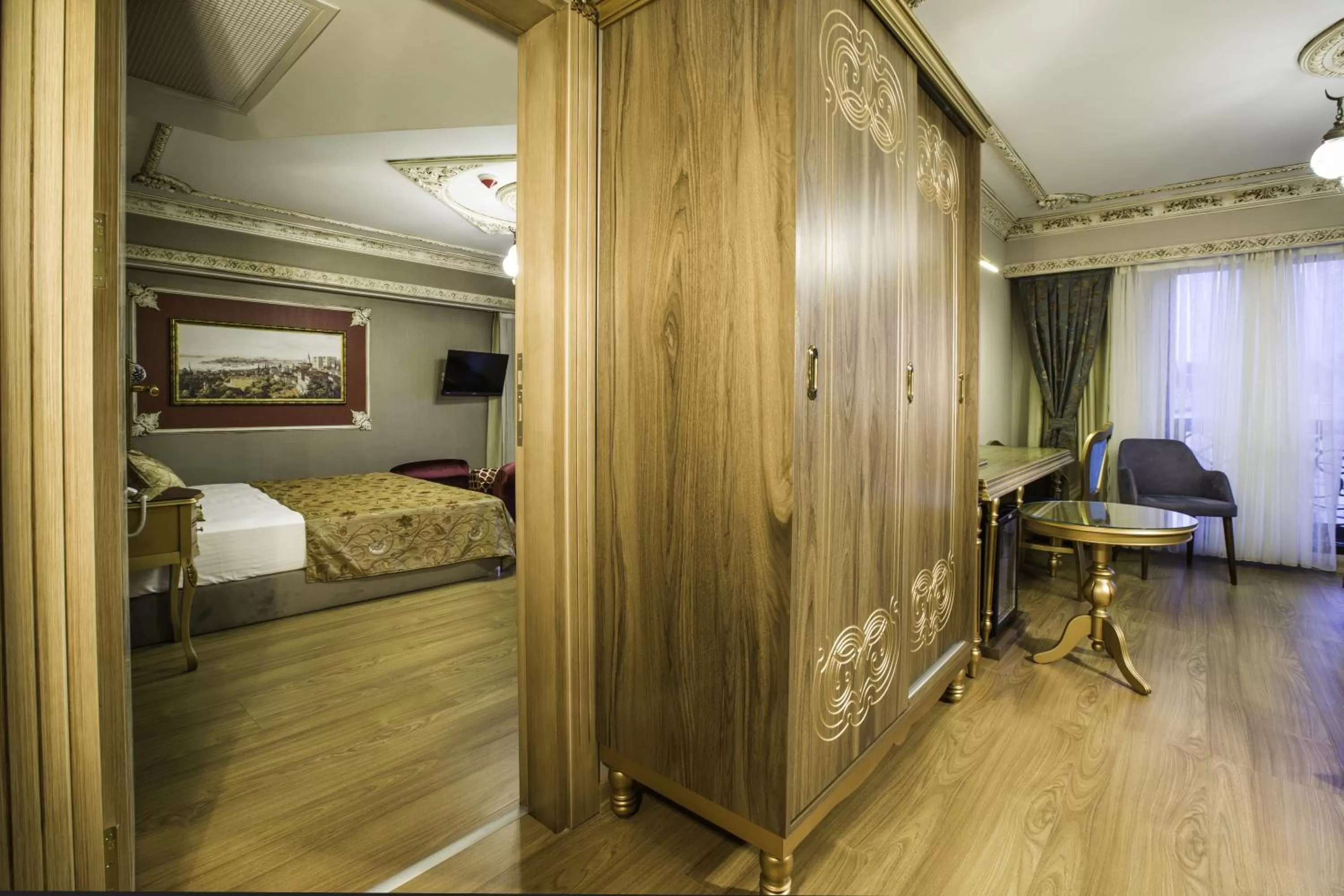 Communal lounge/ TV room, Bed in Empire Suite Hotel