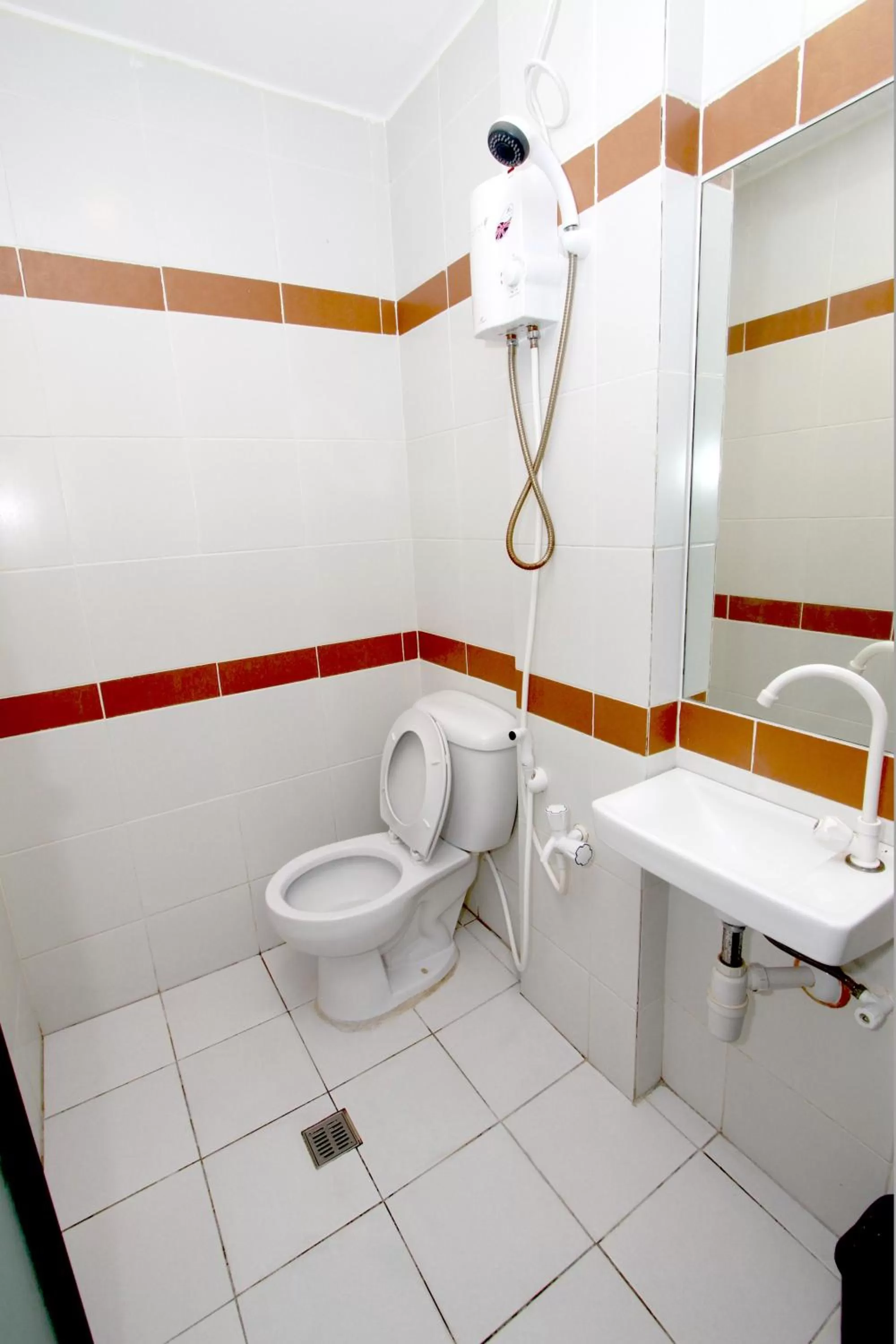 Bathroom in DG Budget Hotel Salem