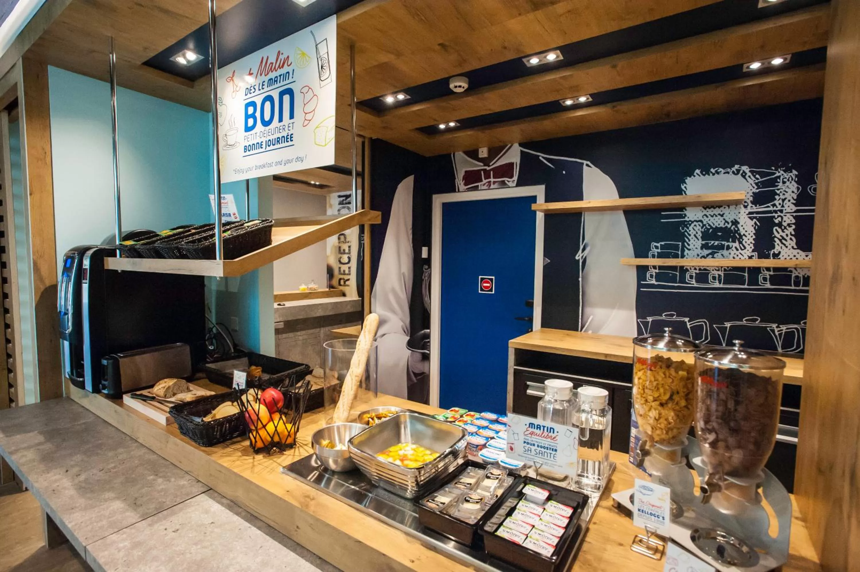 Decorative detail in Ibis Budget Château-Thierry