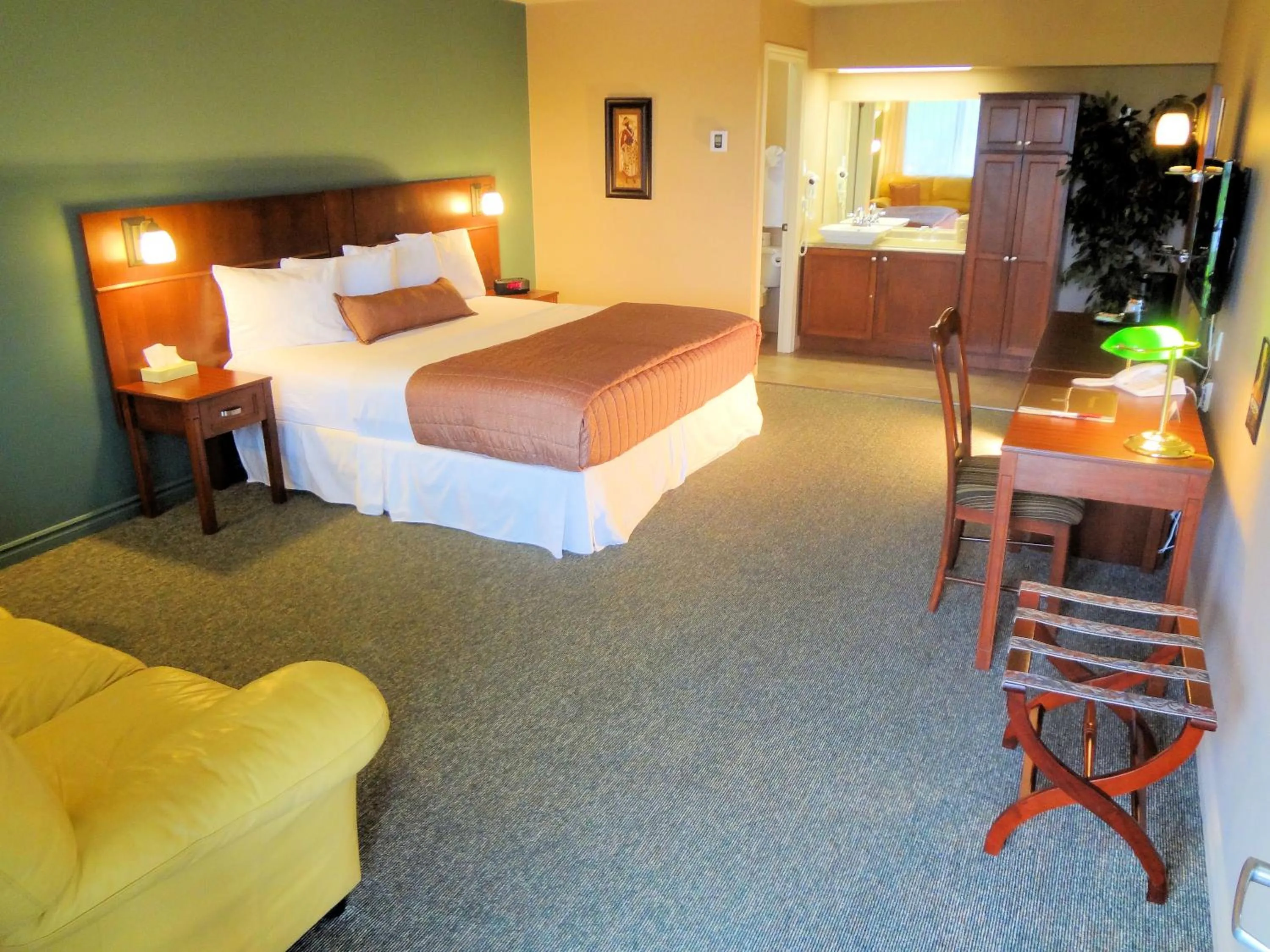 Bed in Hotel-Motel Drummond