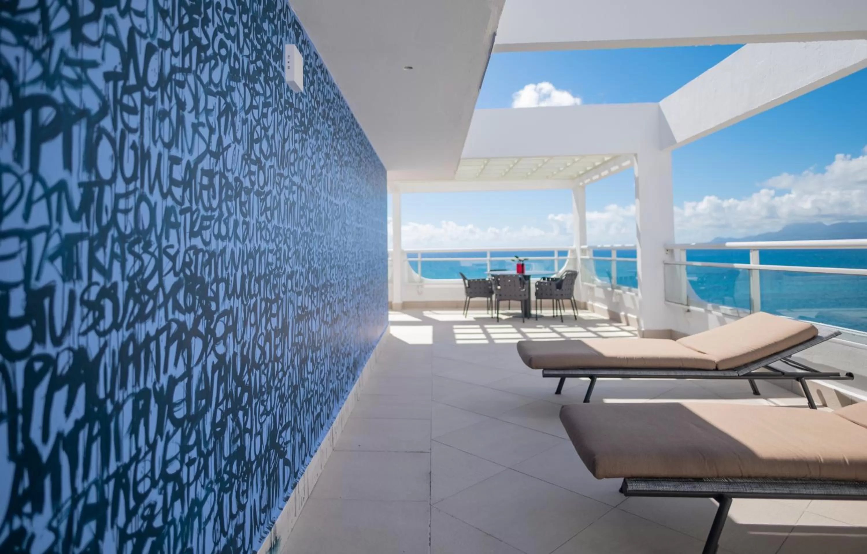 Patio in Hotel Arawak Beach Resort