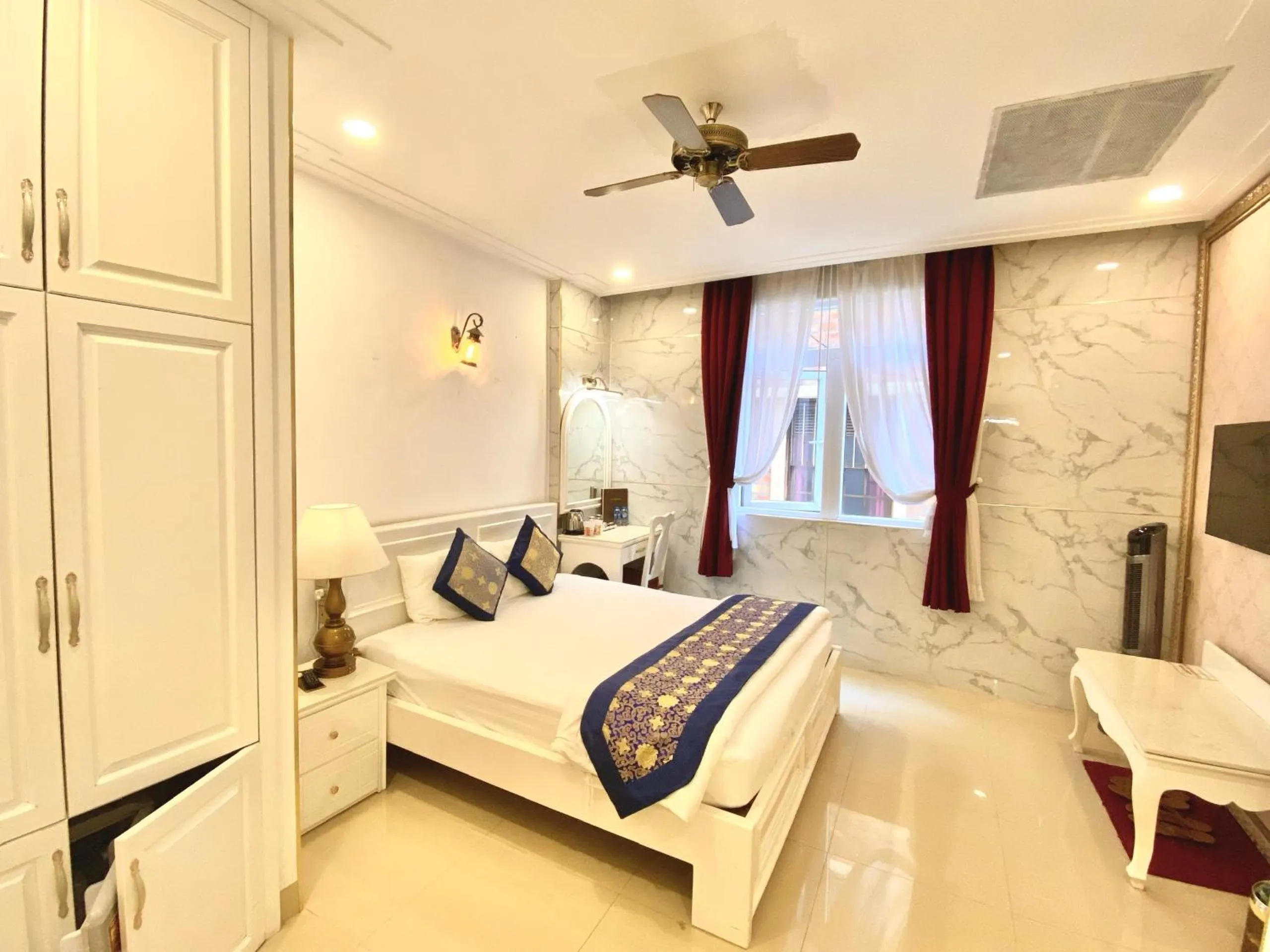 Deluxe Double Room in Tulip Hotel 3