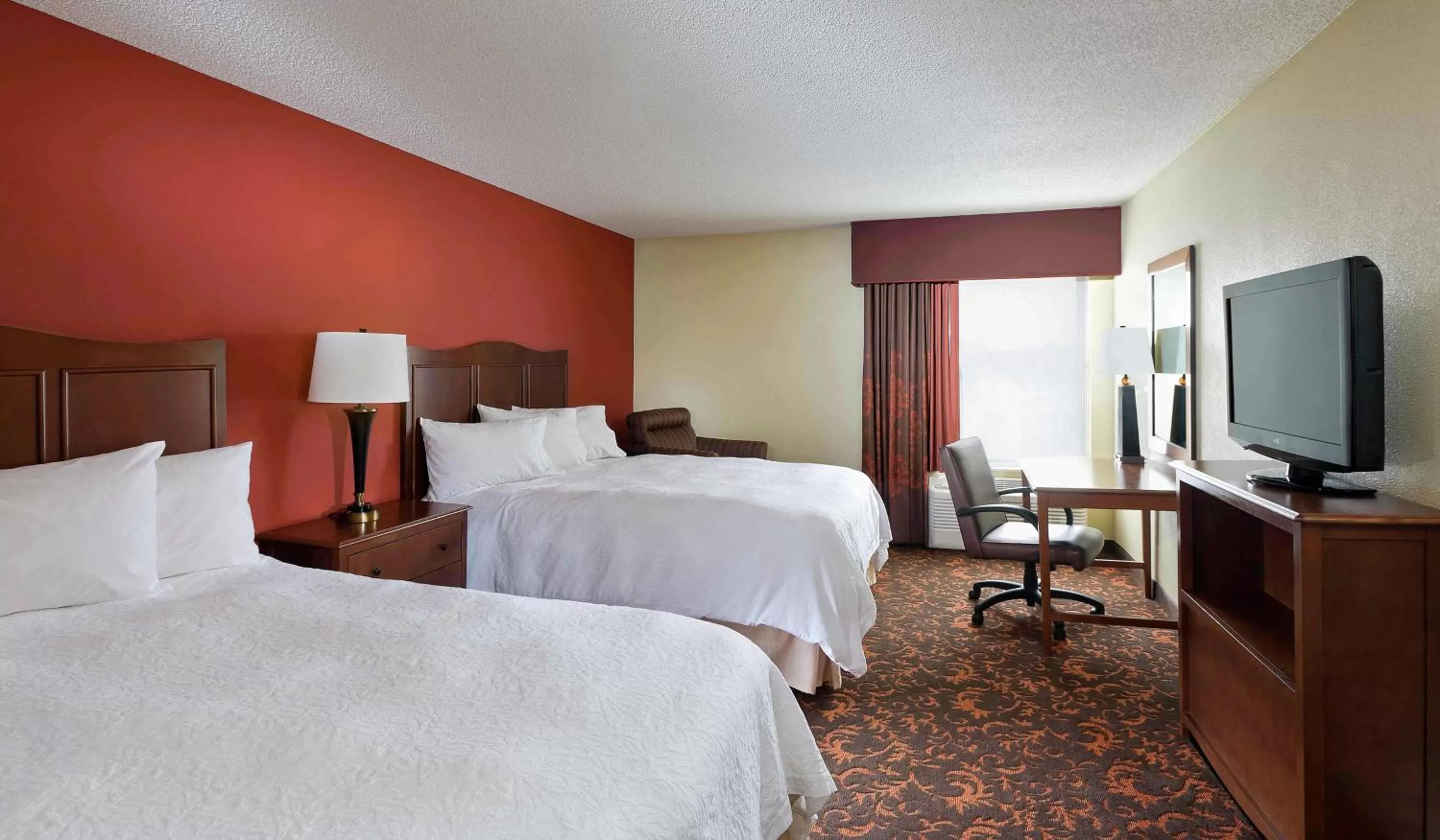 Bedroom, Bed in Hampton Inn Chicago-Tinley Park