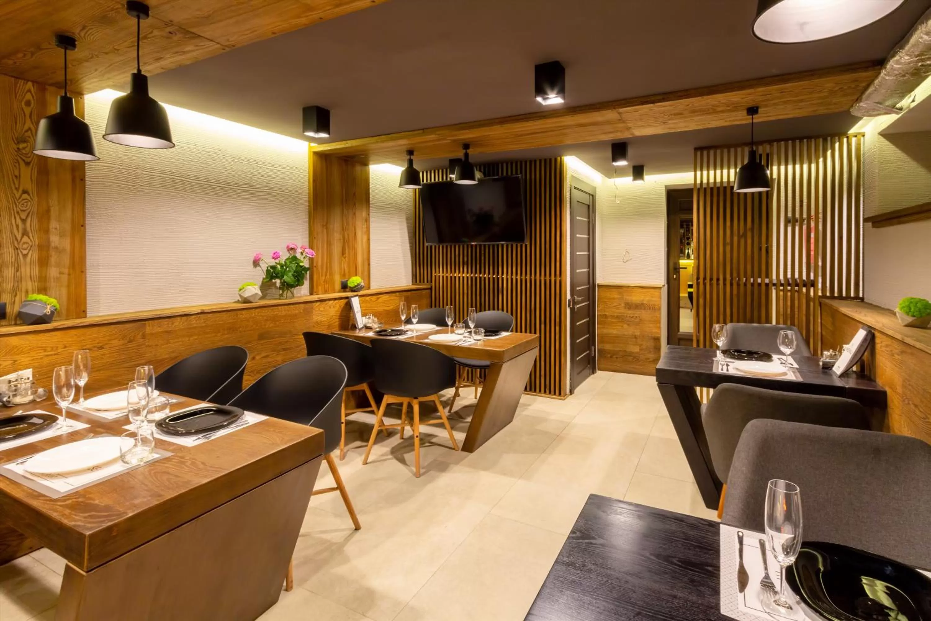 Restaurant/places to eat in FoRest