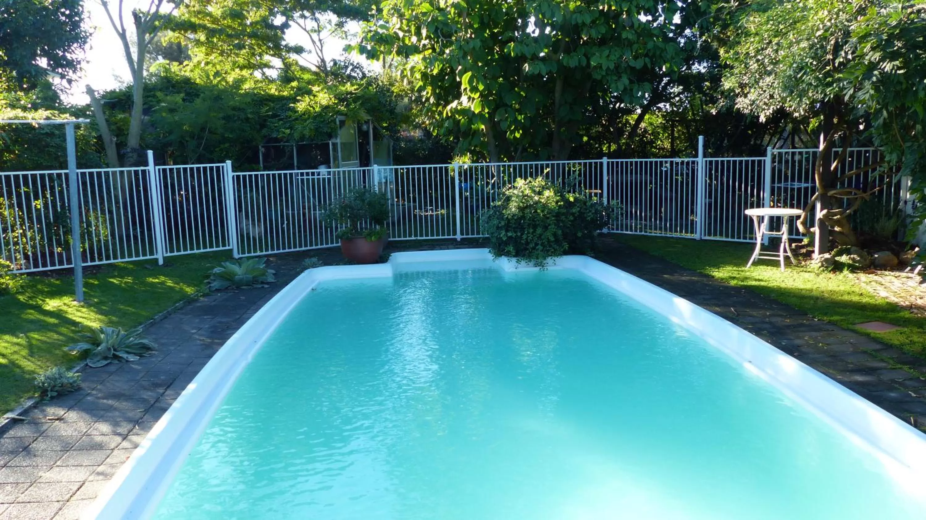 Swimming Pool in Ashcroft Gardens Bed & Breakfast