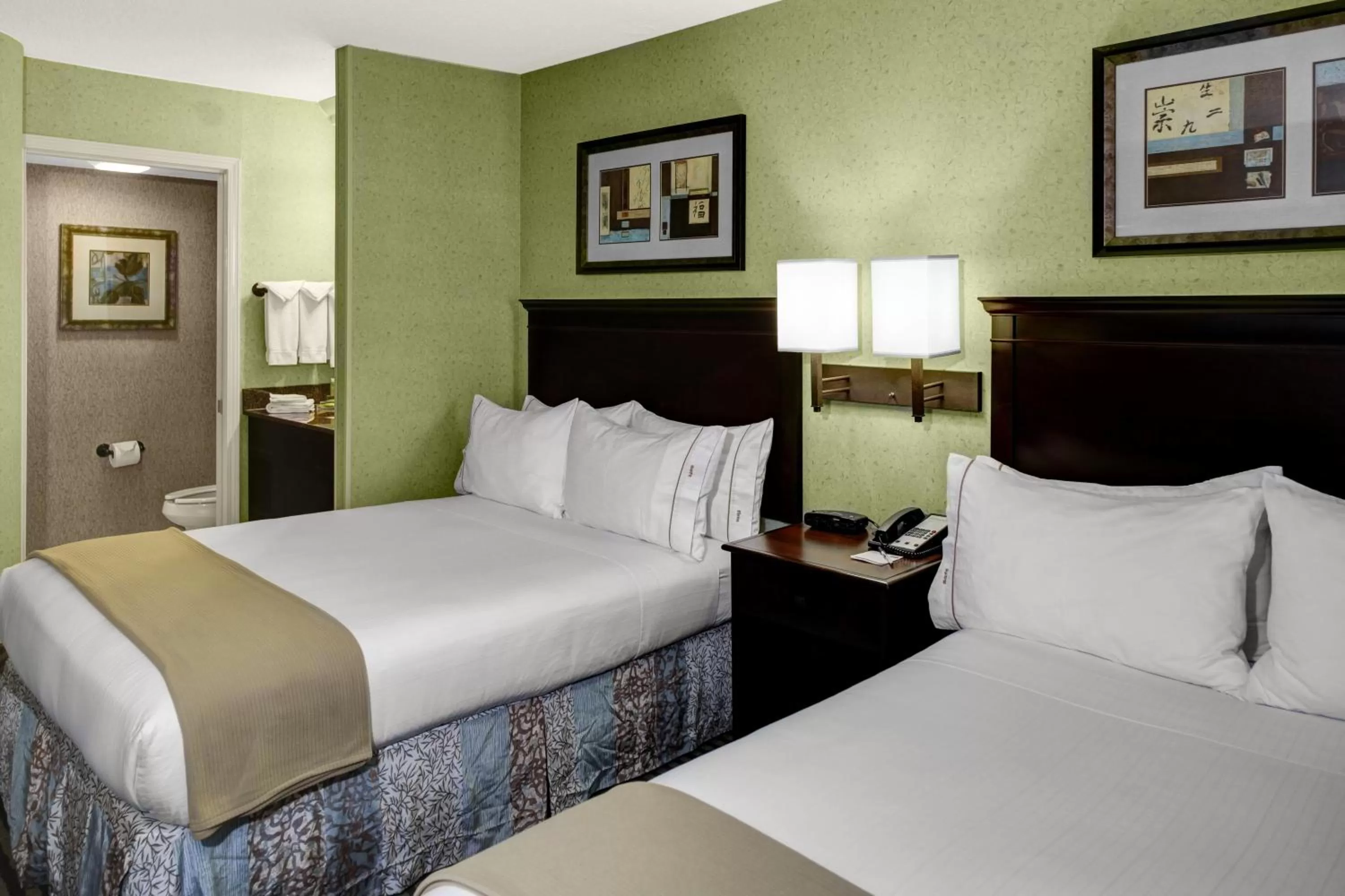 Bedroom, Bed in Holiday Inn Express Hotel & Suites Atlanta Buckhead by IHG