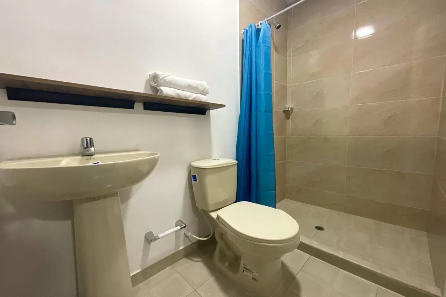 Shower in Hotel Andina Blue Santa Marta