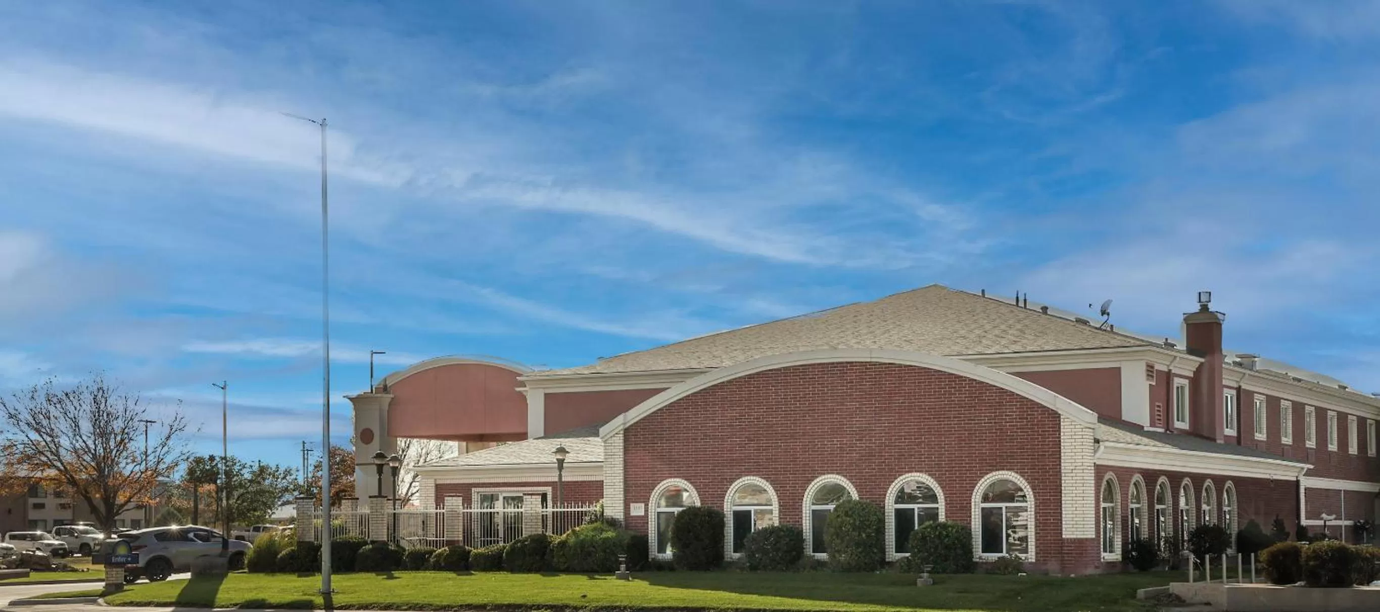 Property Building in Days Inn & Suites by Wyndham Dumas
