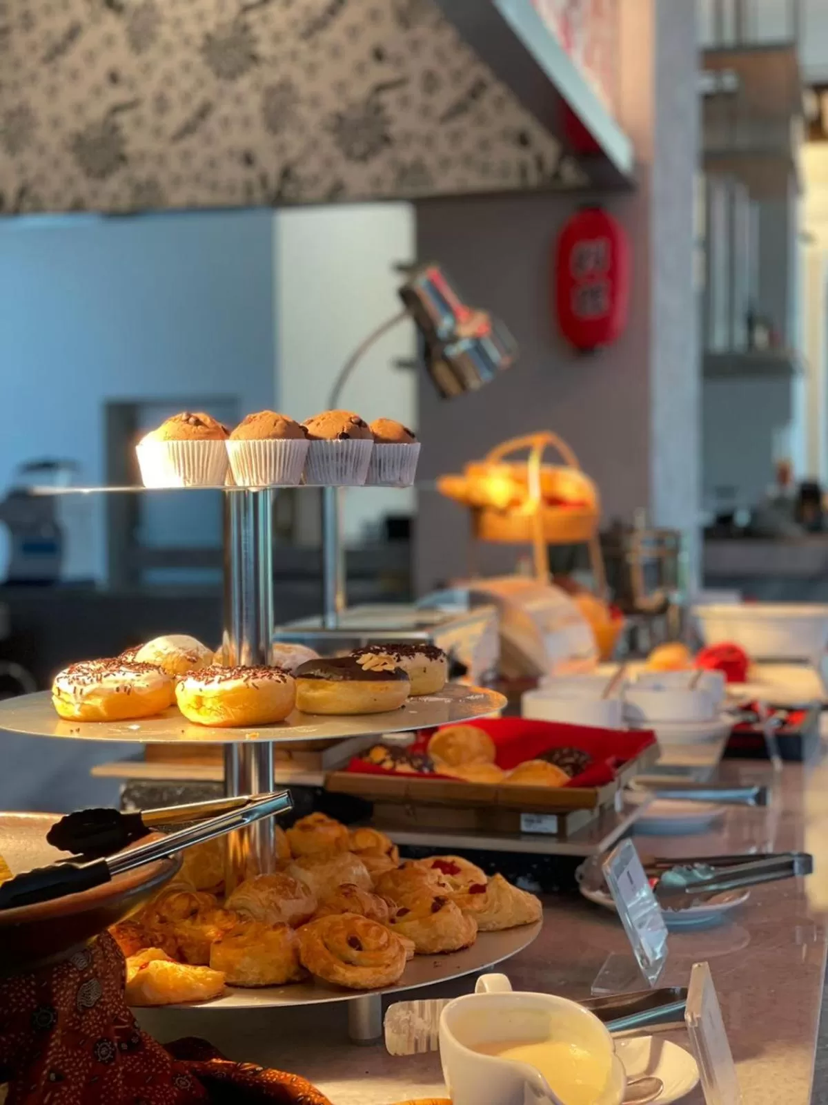 Restaurant/places to eat in Ra Suites Simatupang