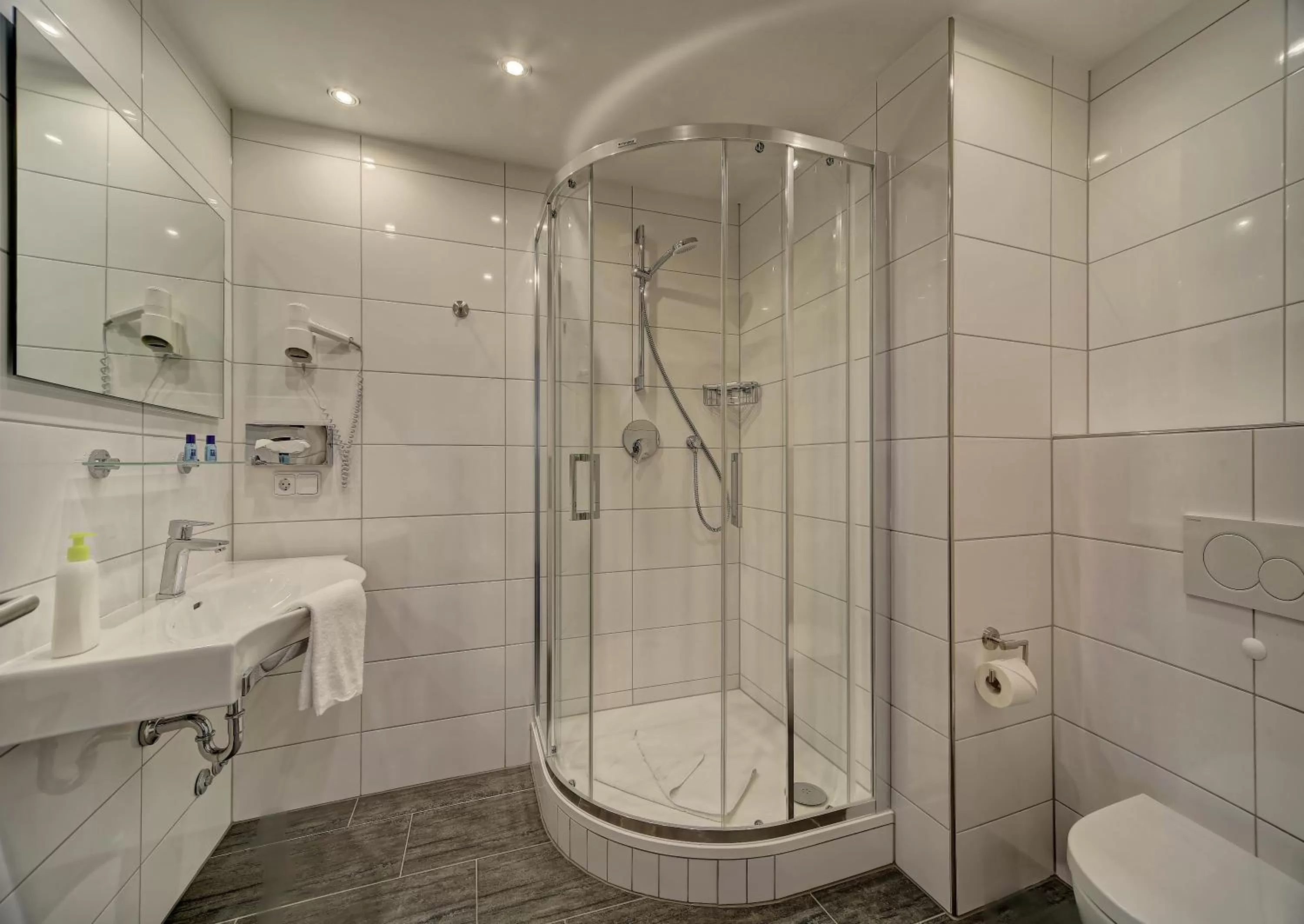 Shower in Hotel Post