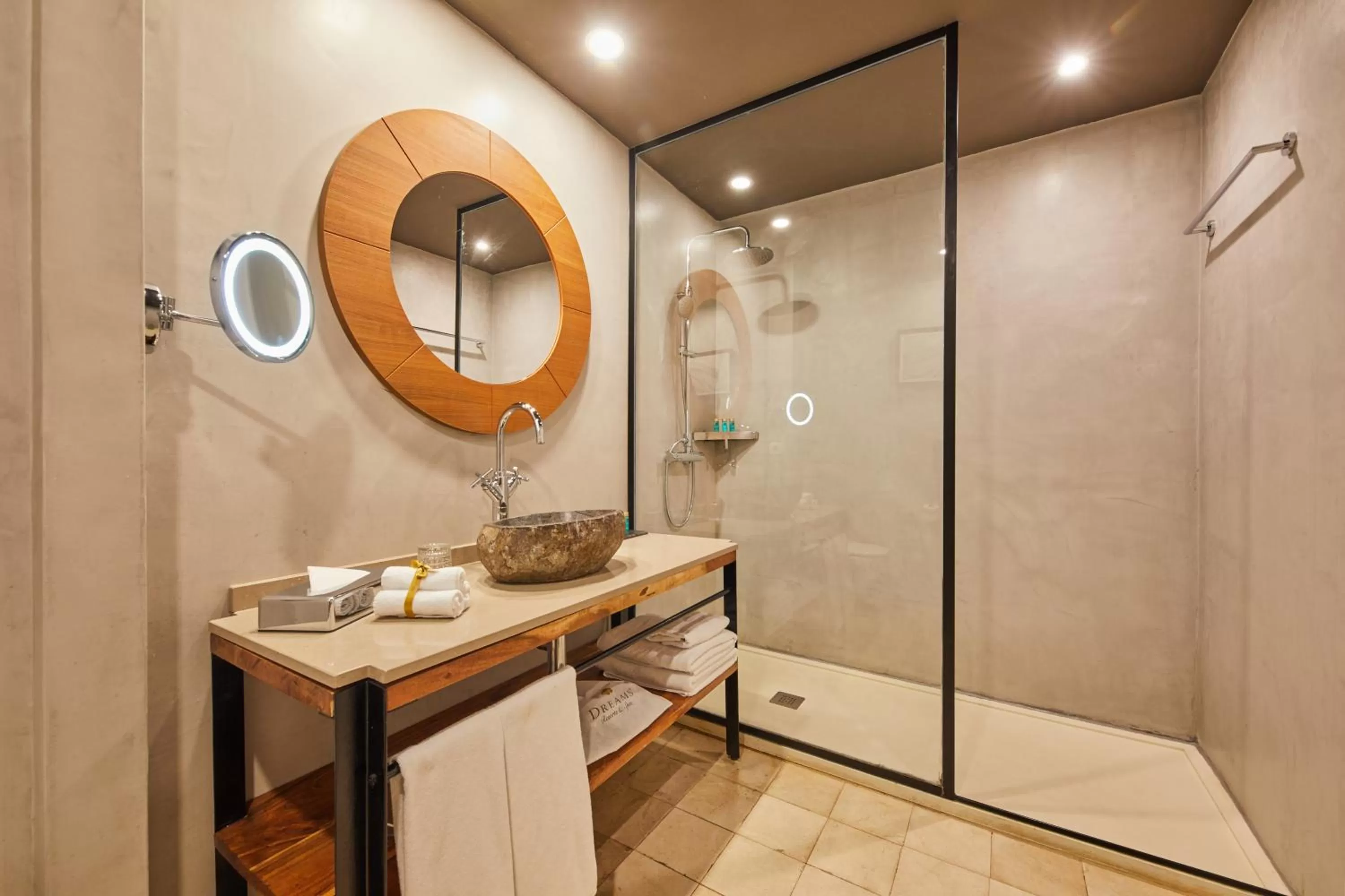 Shower in Dreams Jardin Tropical Resort & Spa