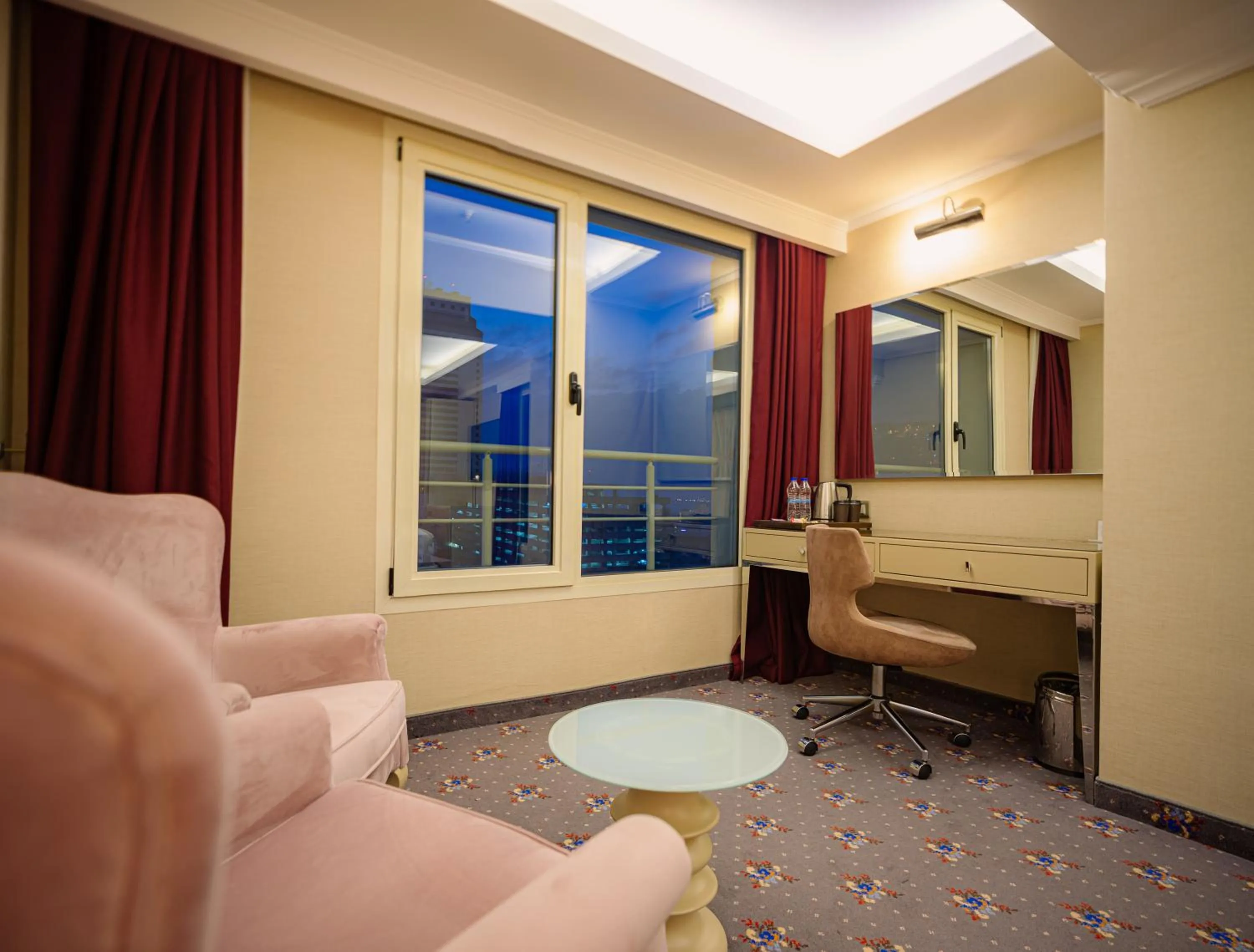 TV and multimedia in DoubleTree by Hilton Izmir - Alsancak