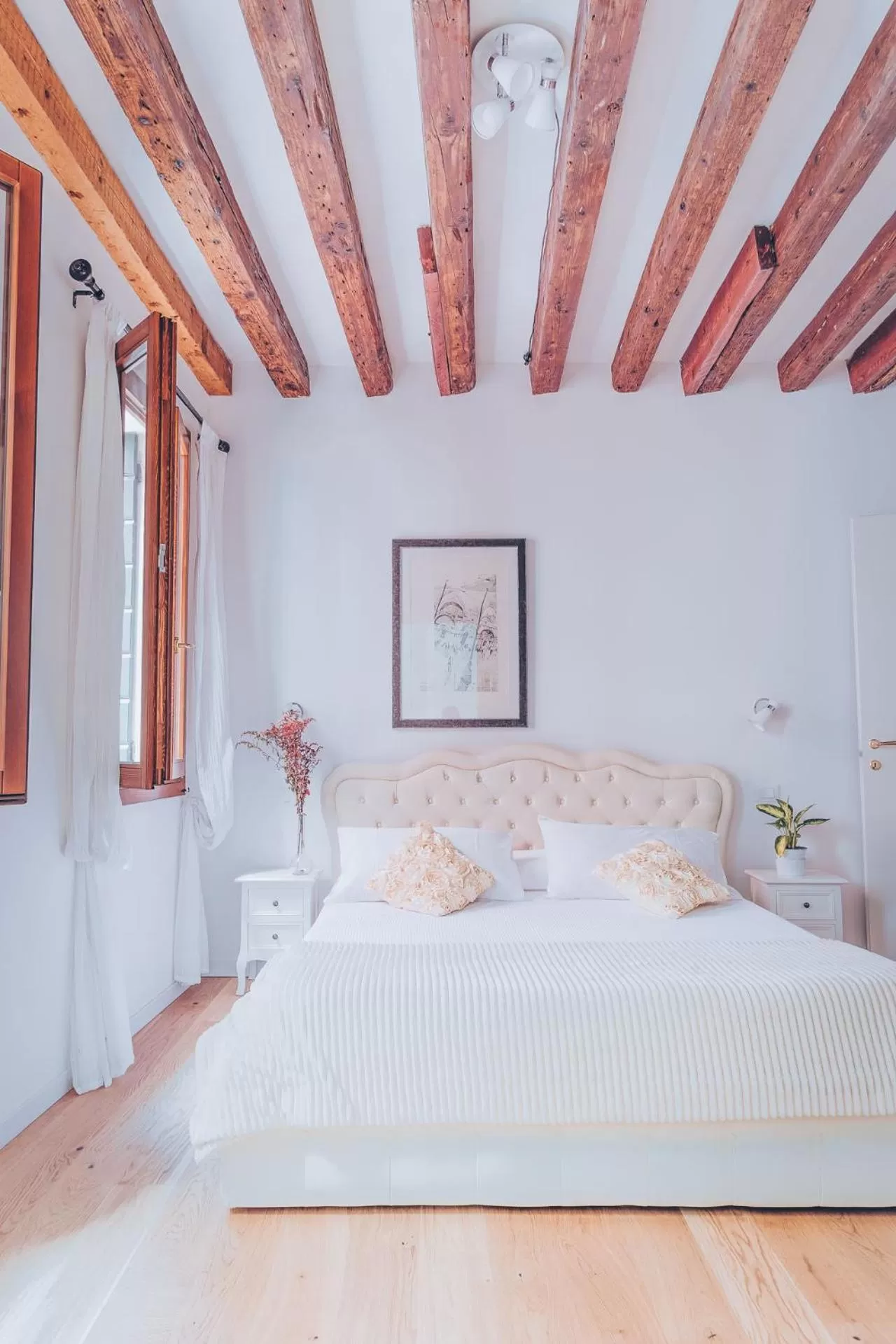 Bedroom, Bed in Bianca Cappello House