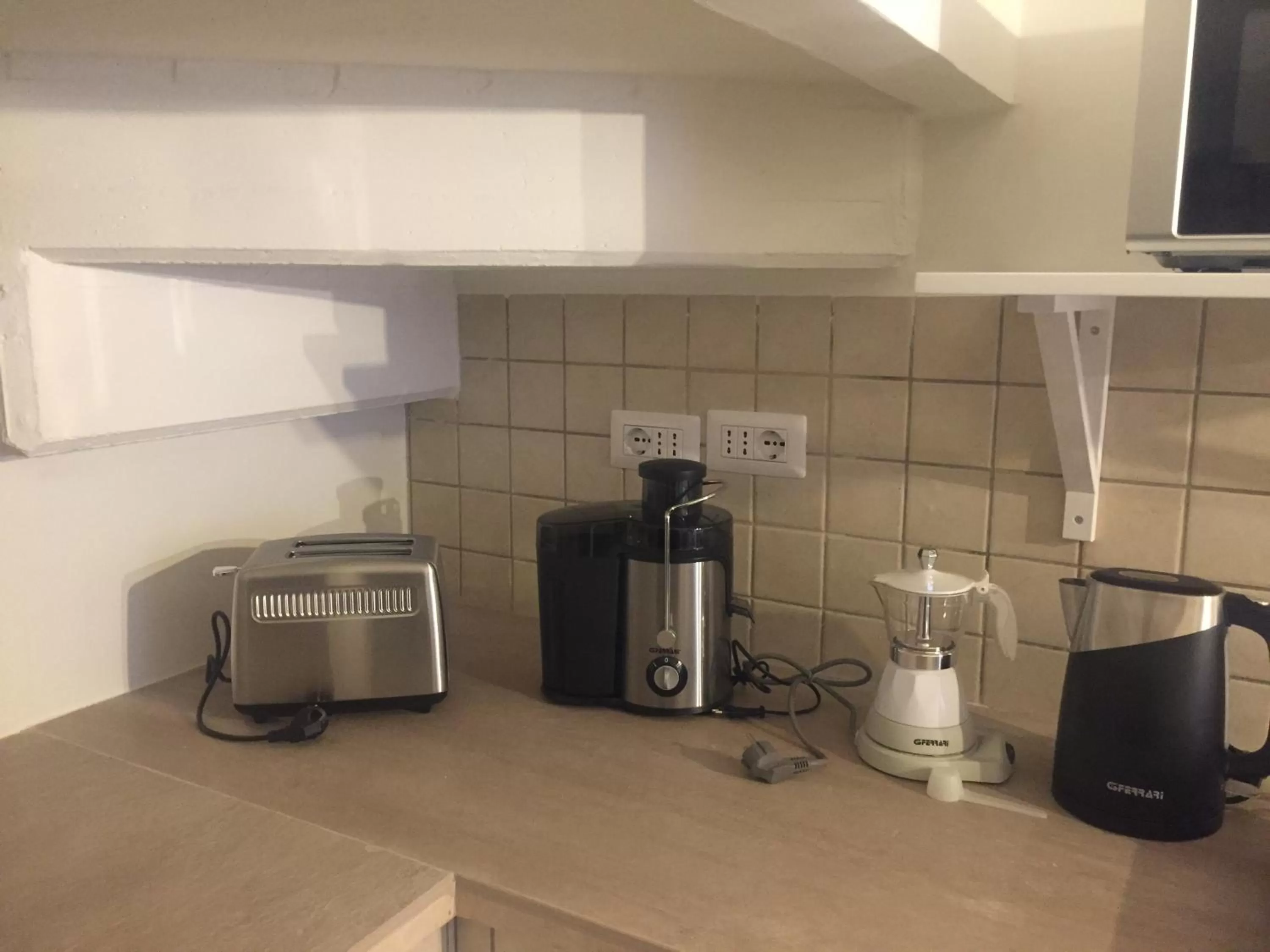 Coffee/tea facilities, Kitchen/Kitchenette in Apulia 35 B&B