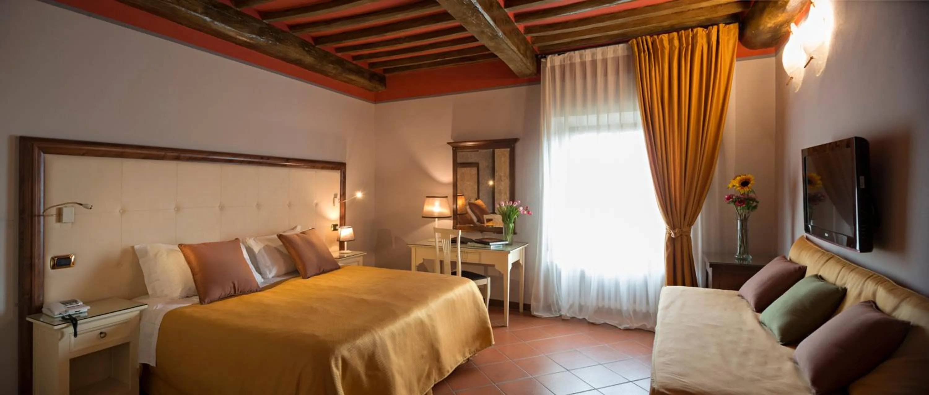 Photo of the whole room, Bed in Leon Bianco