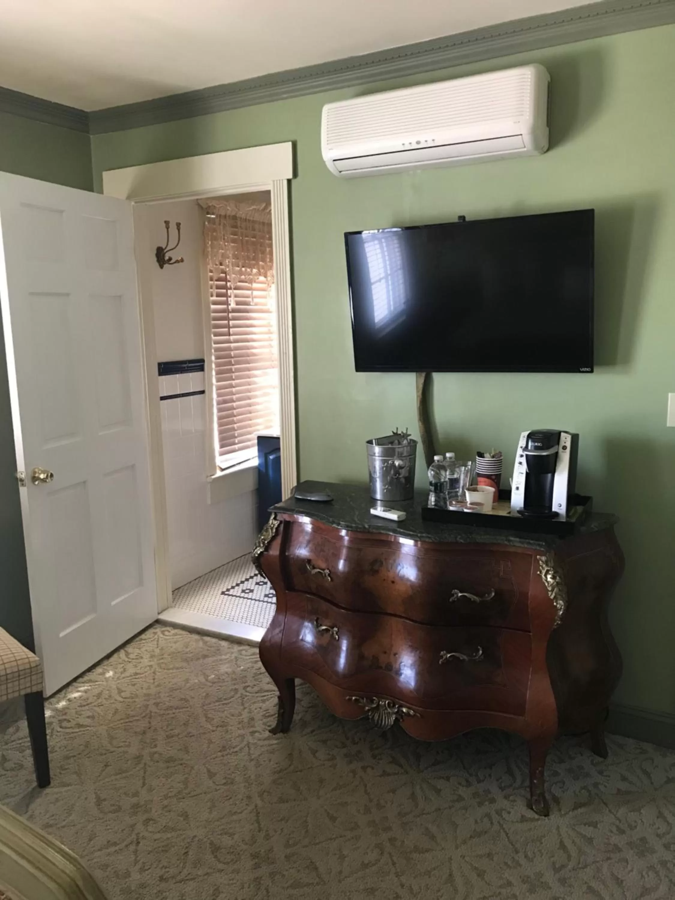 TV and multimedia in Elaine's Cape May Boutique Hotel