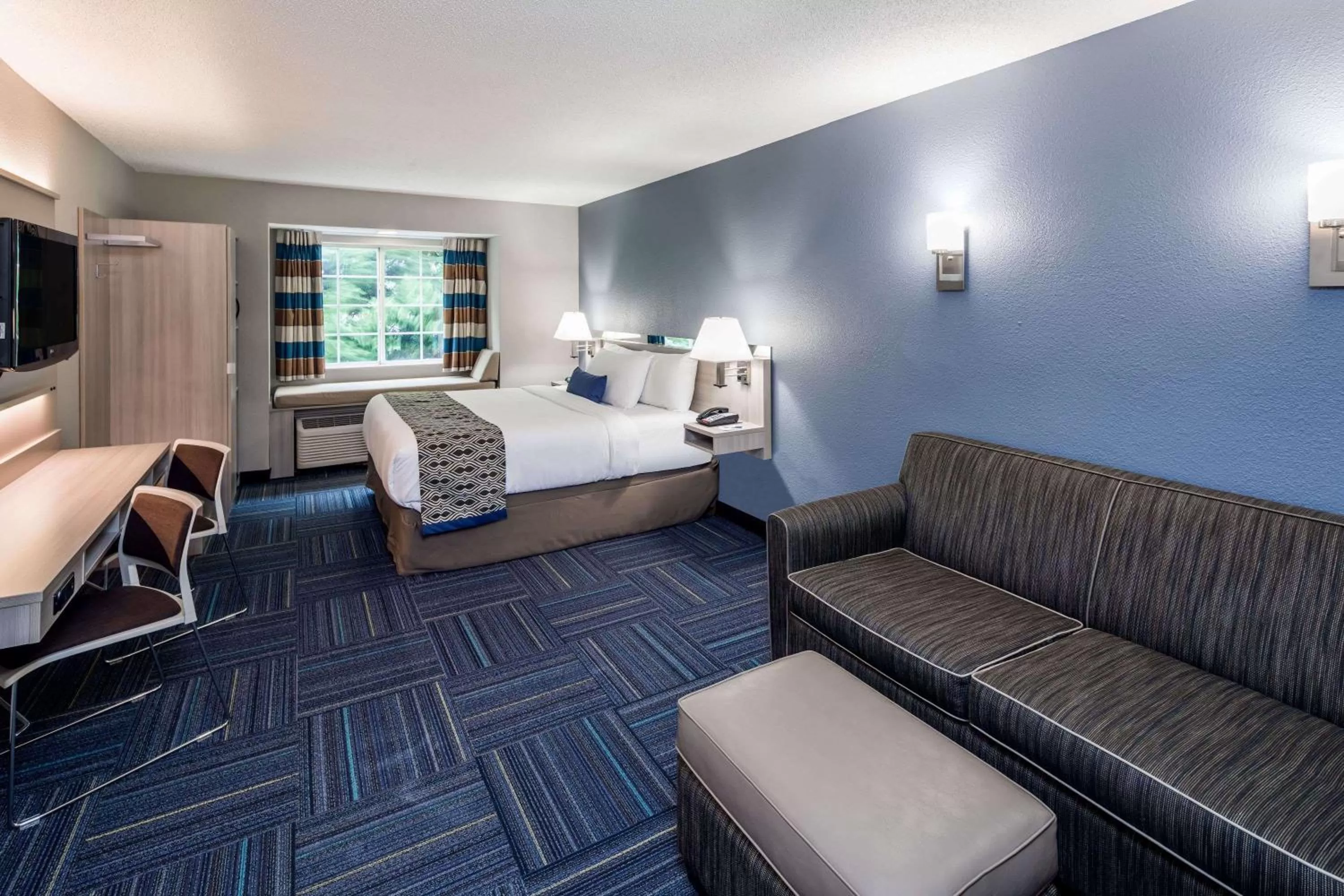 Photo of the whole room, Bed in Microtel Inn & Suites - Greenville