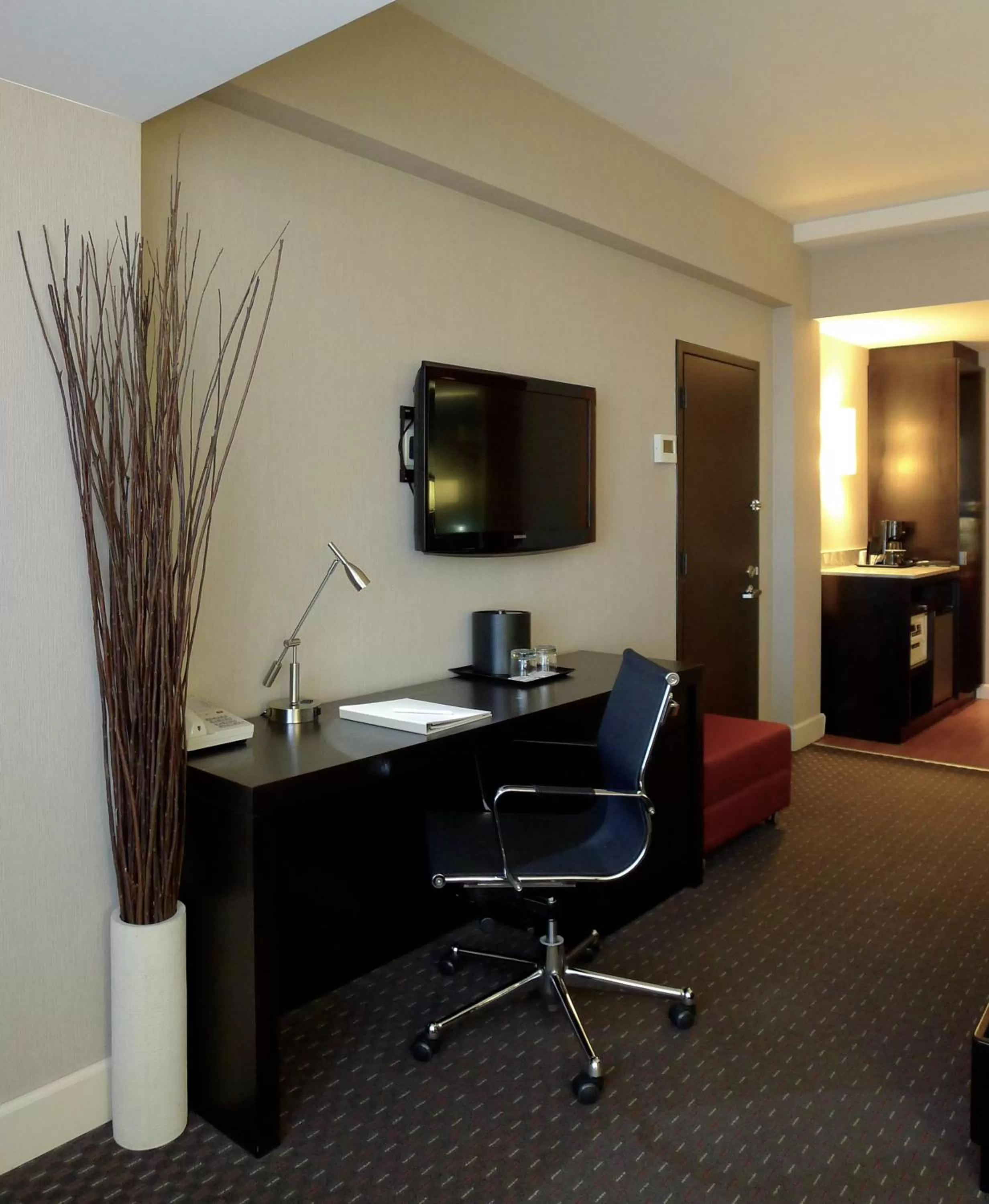 Bedroom in Armon Plaza Montreal Airpt, Trademark Collection by Wyndham