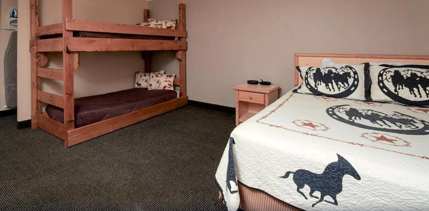 Bunk Bed in YellowstonePark Inn&Suites