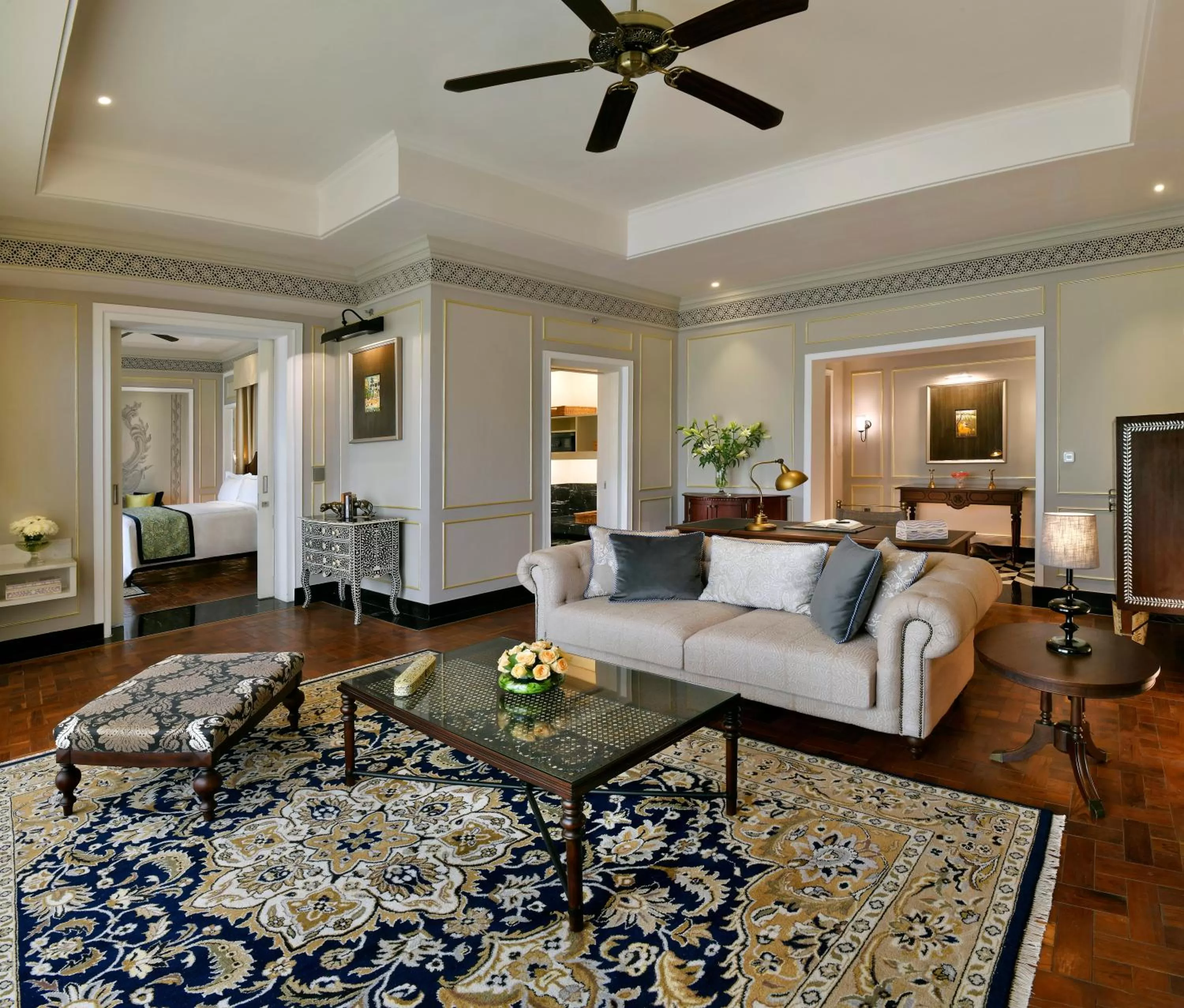 Lake view, Bed in Raffles Udaipur