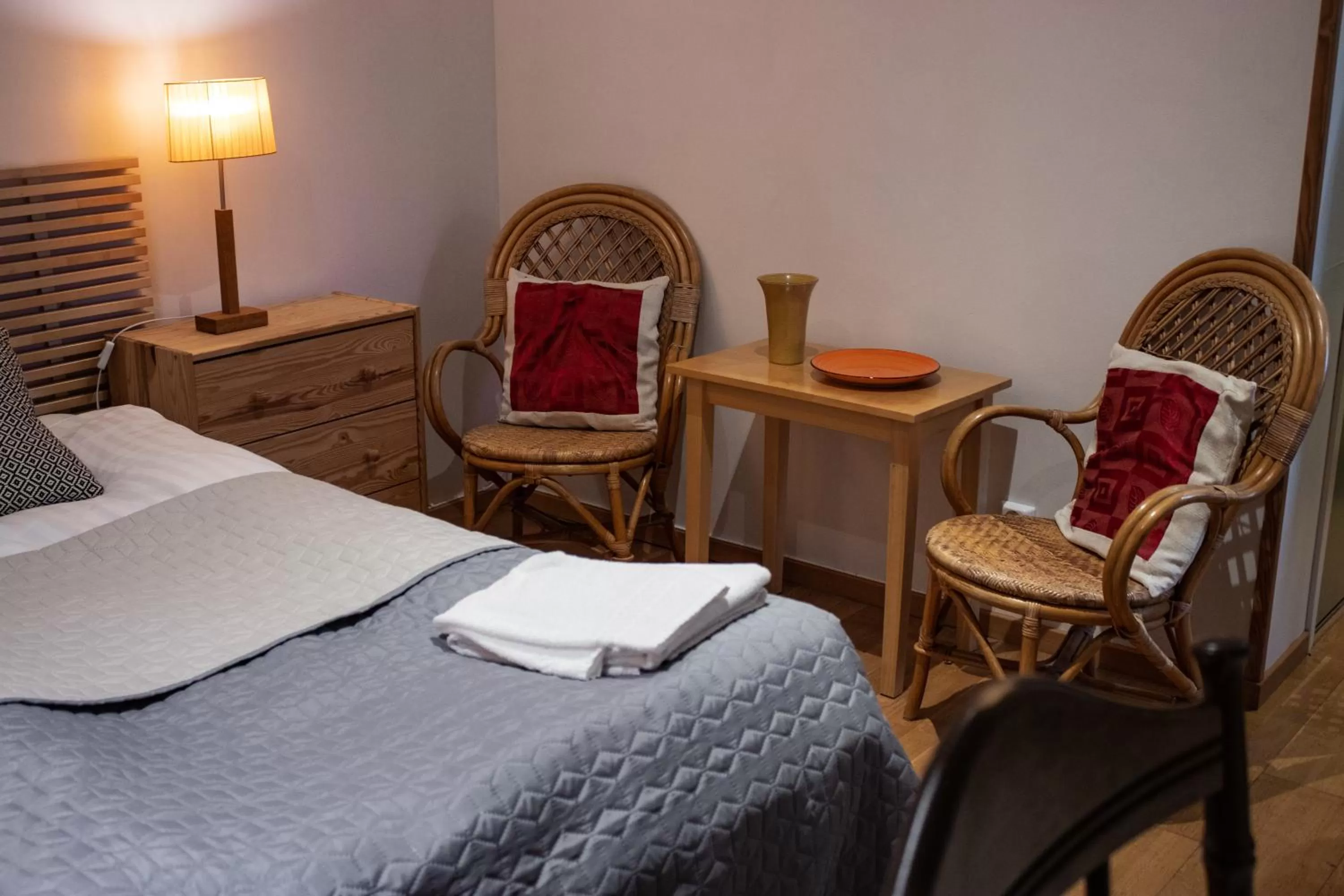 Seating area, Bed in Stora Herrestad B&B