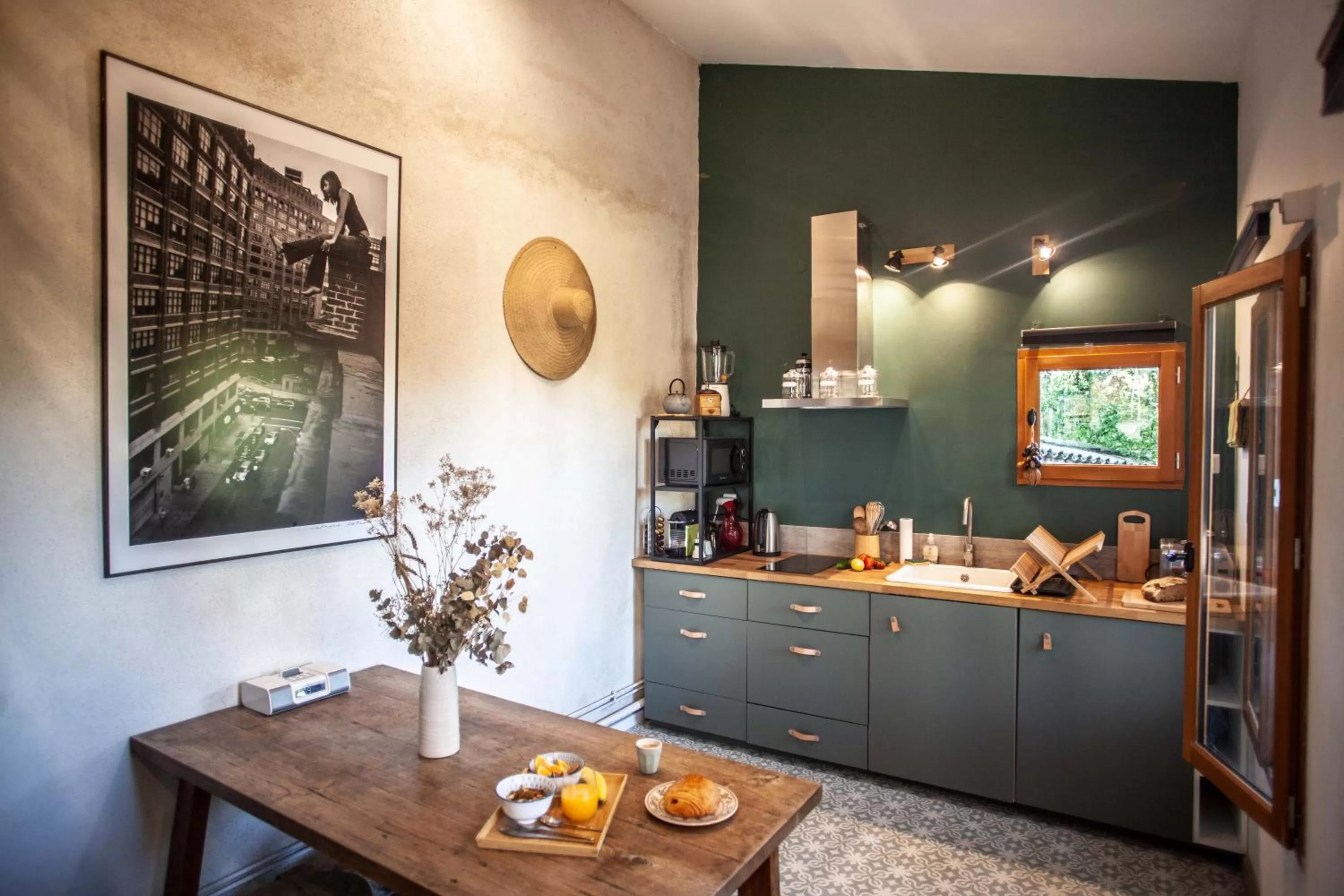 Kitchen or kitchenette, Kitchen/Kitchenette in LYONEST chambre d'hôtes