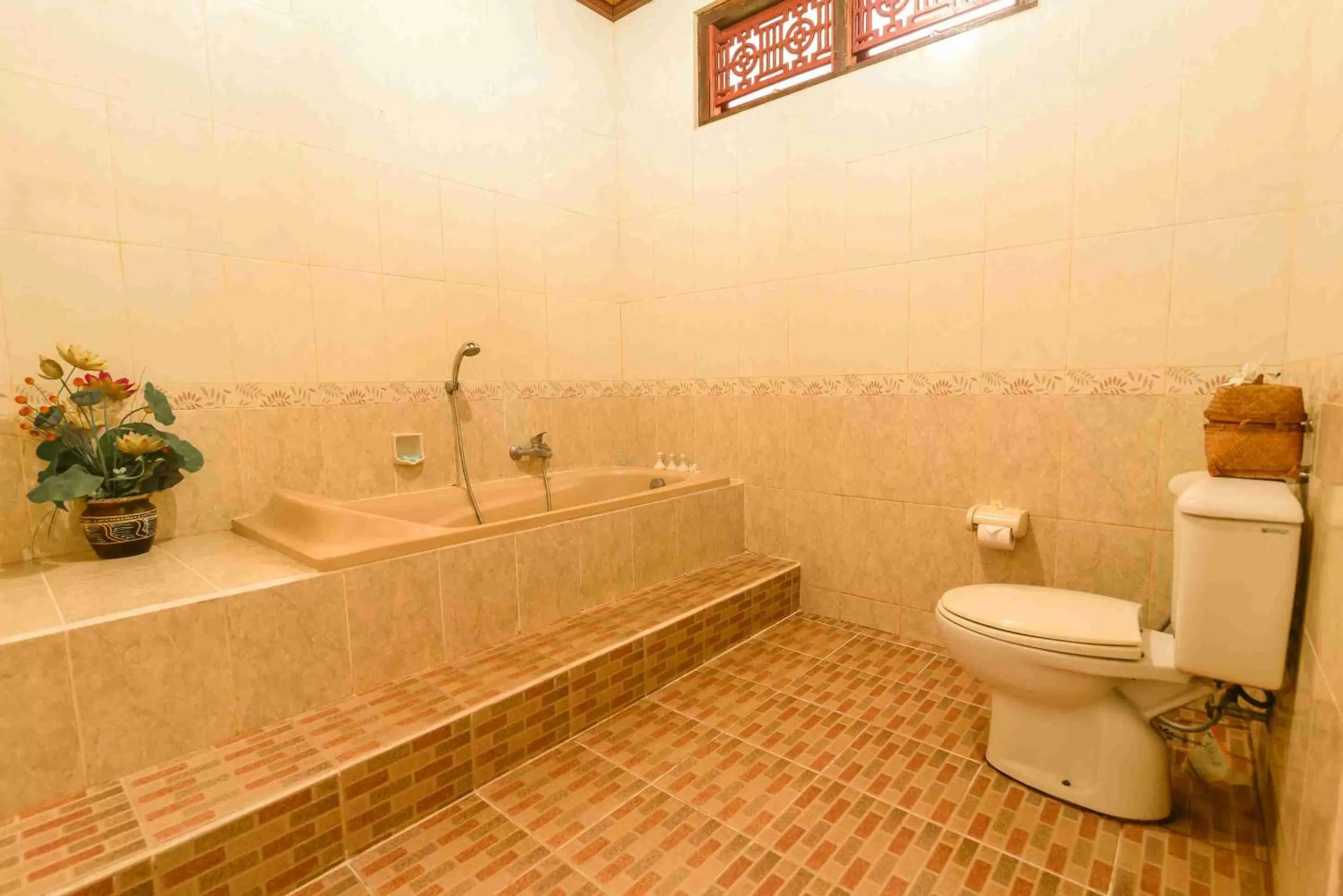 Bathroom in Nick's Pension