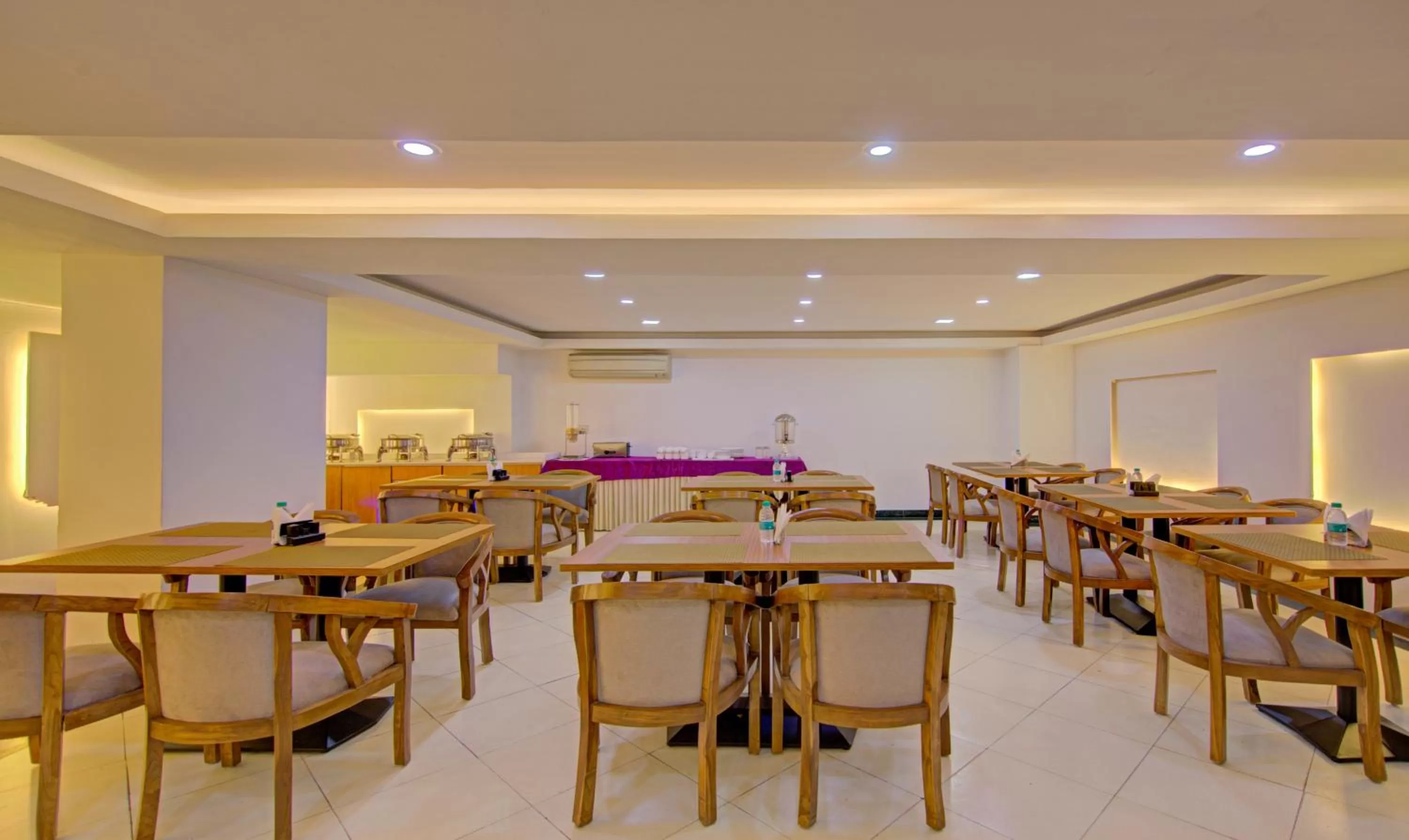 Restaurant/places to eat in Treebo Corporate Park