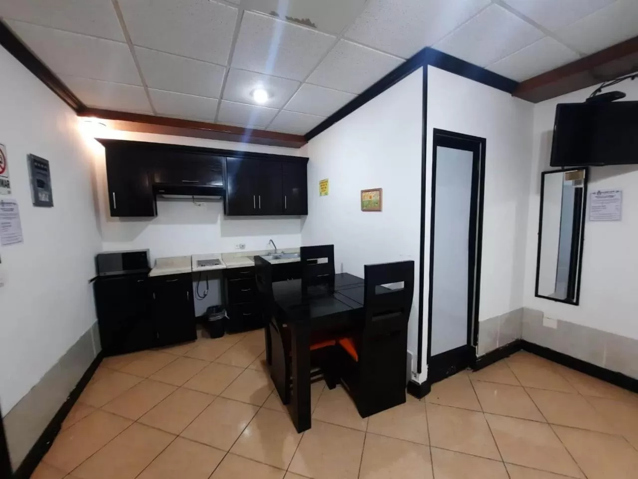 Kitchen or kitchenette in Hotel Garcias Suites, Linares