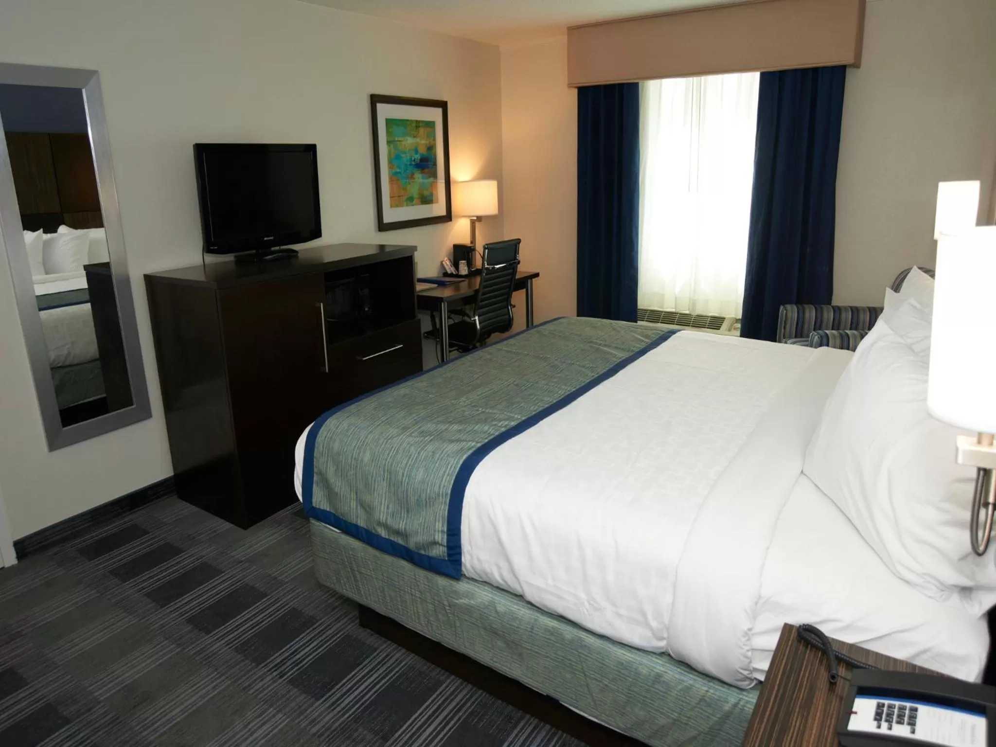 Photo of the whole room, Bed in Falmouth Inn