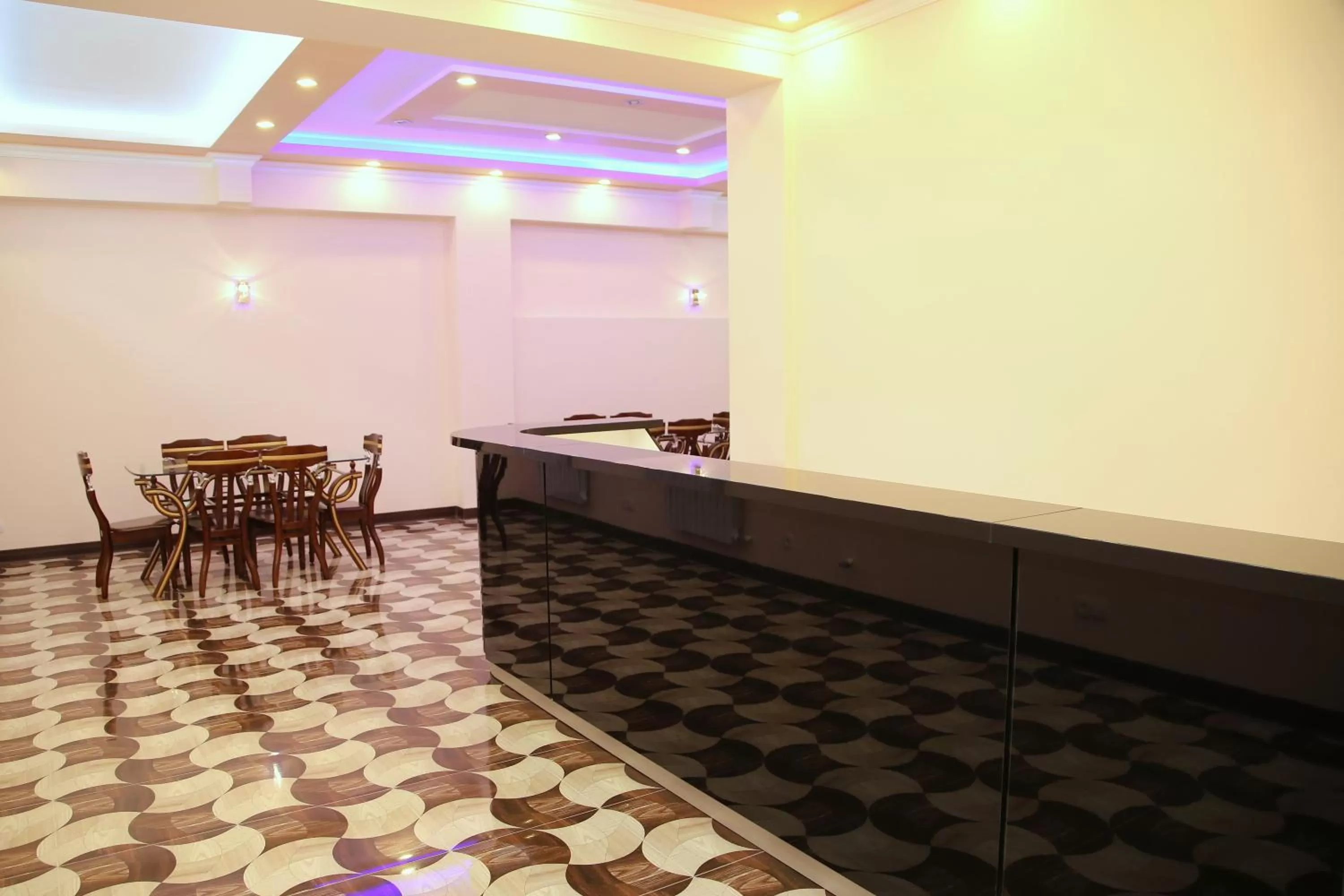 Restaurant/places to eat in Hotel For You