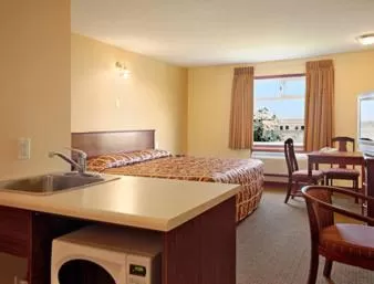 Deluxe King Suite in Super 8 by Wyndham Fort Saskatchewan