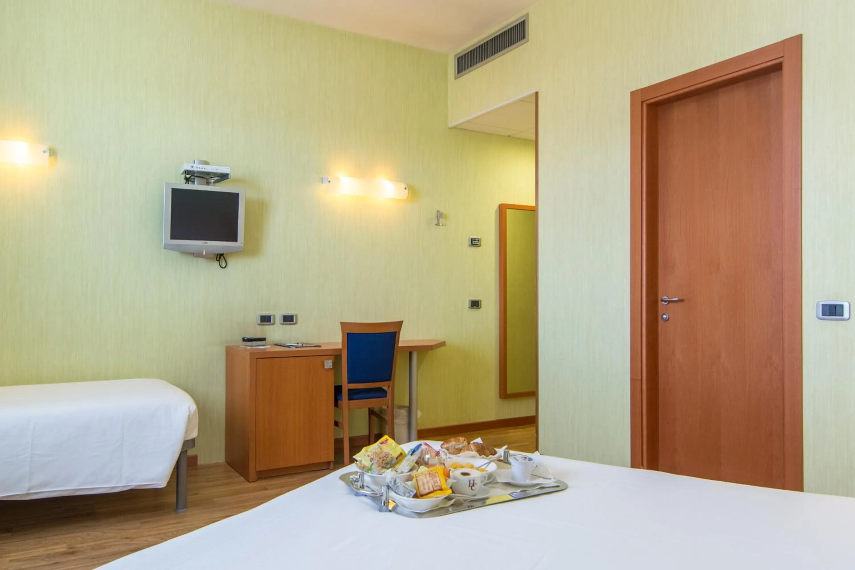 Bedroom, Bed in Hotel Concorde