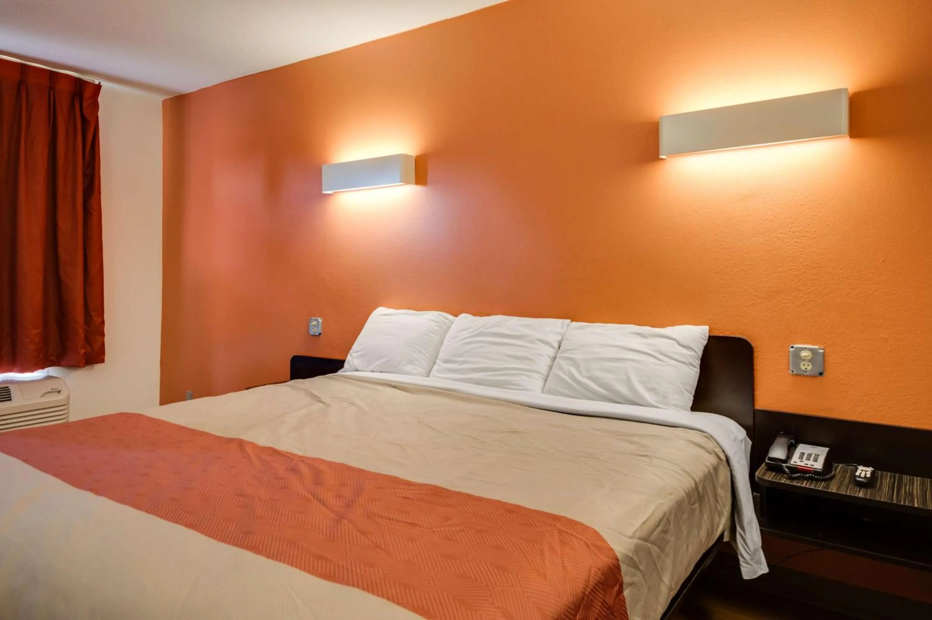 Photo of the whole room, Bed in Motel 6-Jennings, LA