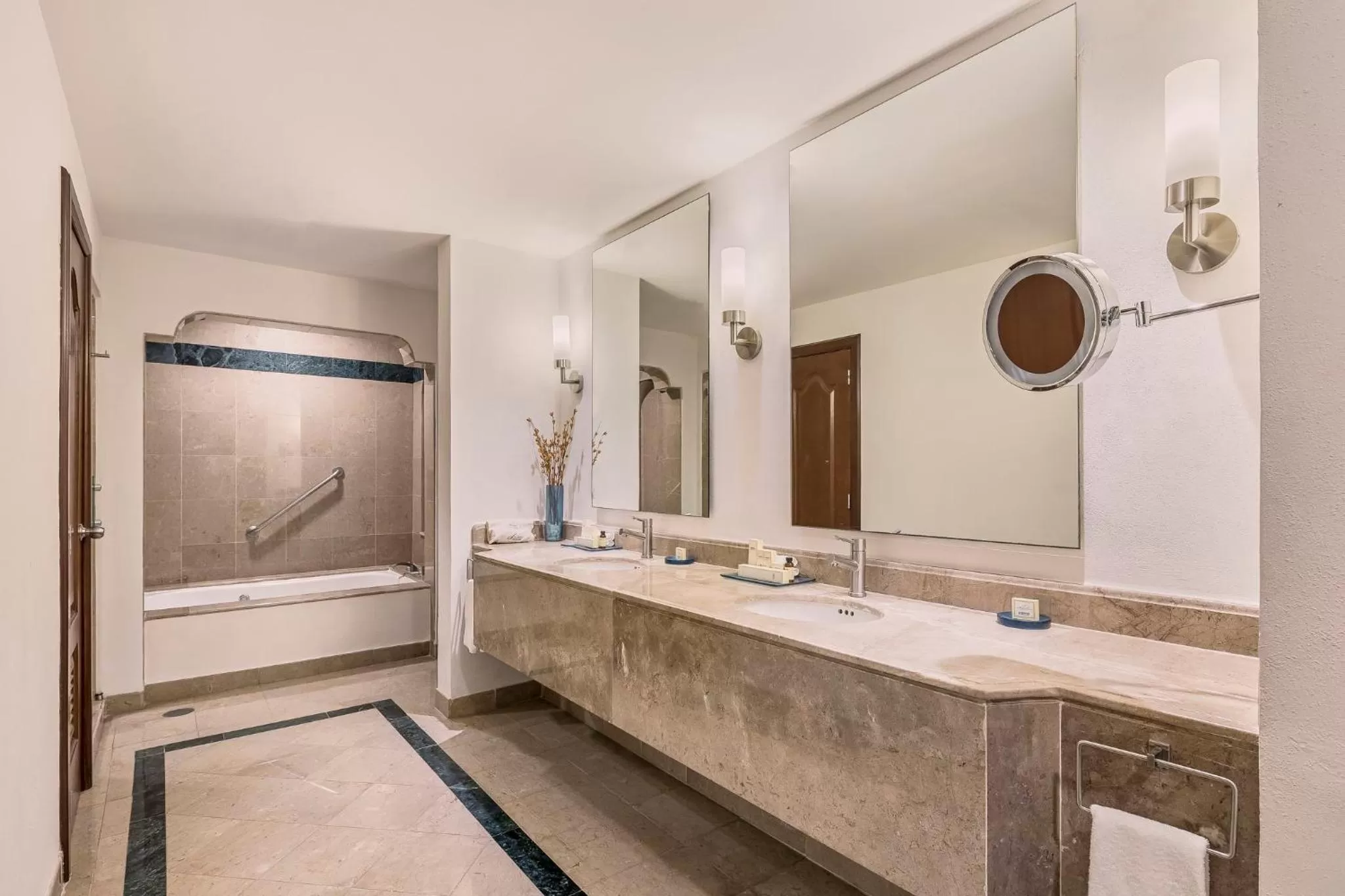 Photo of the whole room in Fiesta Americana Merida