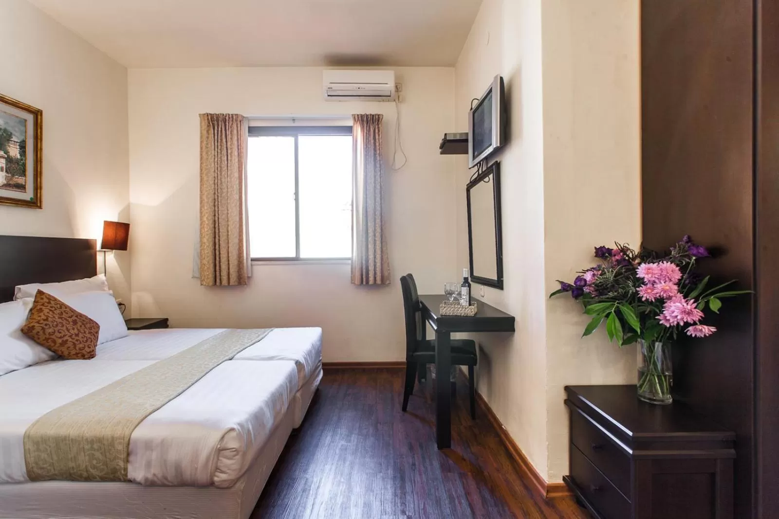 Bed in A Little House In Rechavia