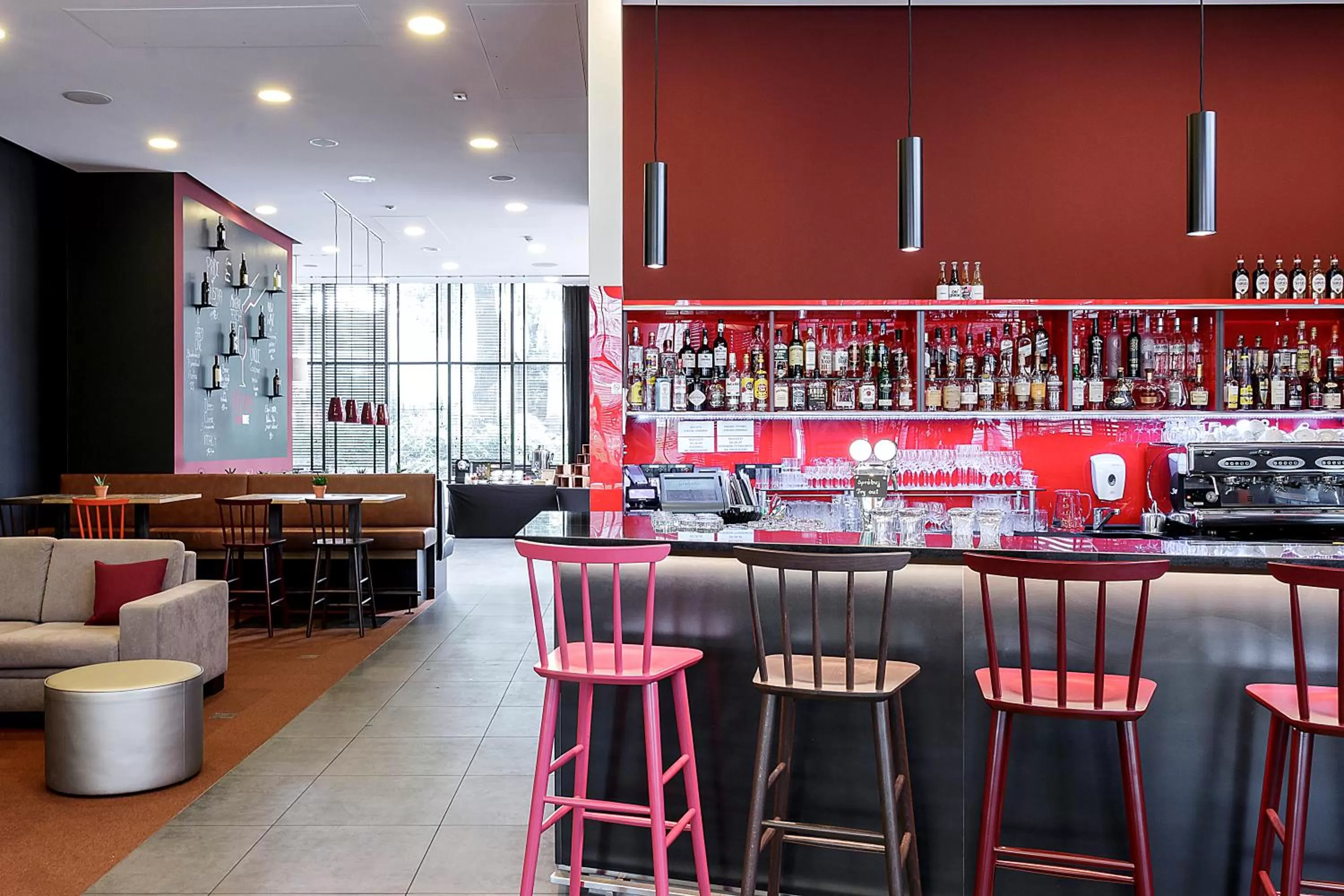 Lounge or bar in Vienna House Easy by Wyndham Katowice