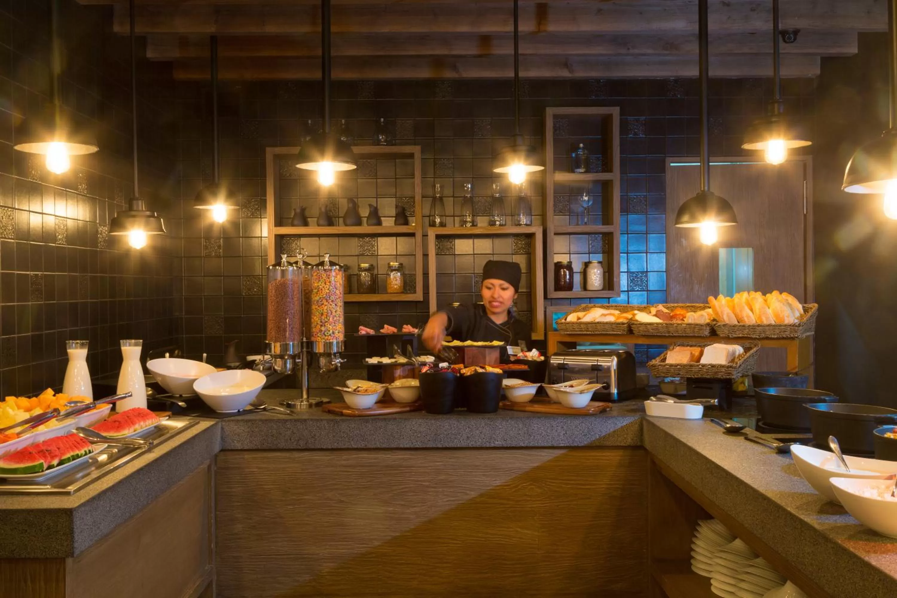 Restaurant/places to eat in Historico Central Hotel