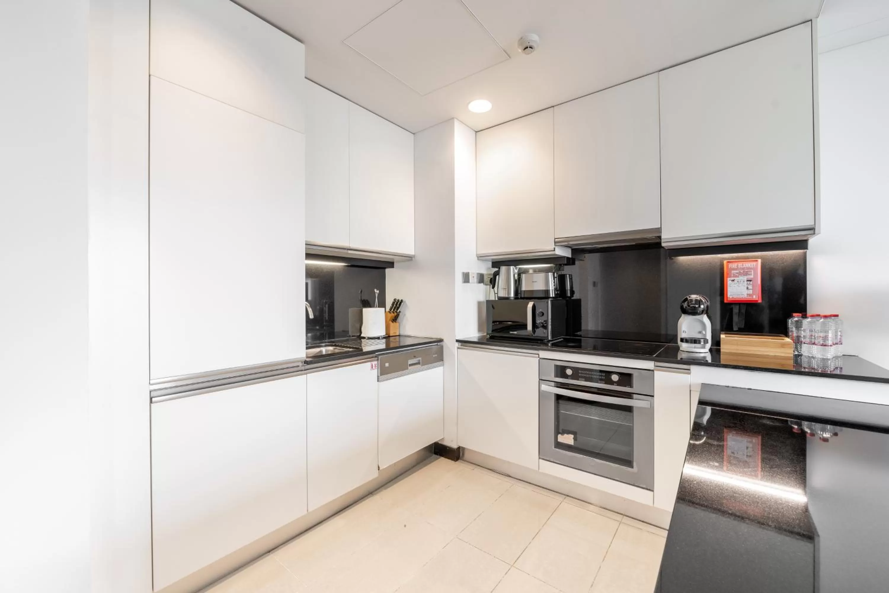Kitchen or kitchenette in Emaar Residences Dubai Marina by Qstay - formerly Address Dubai Marina