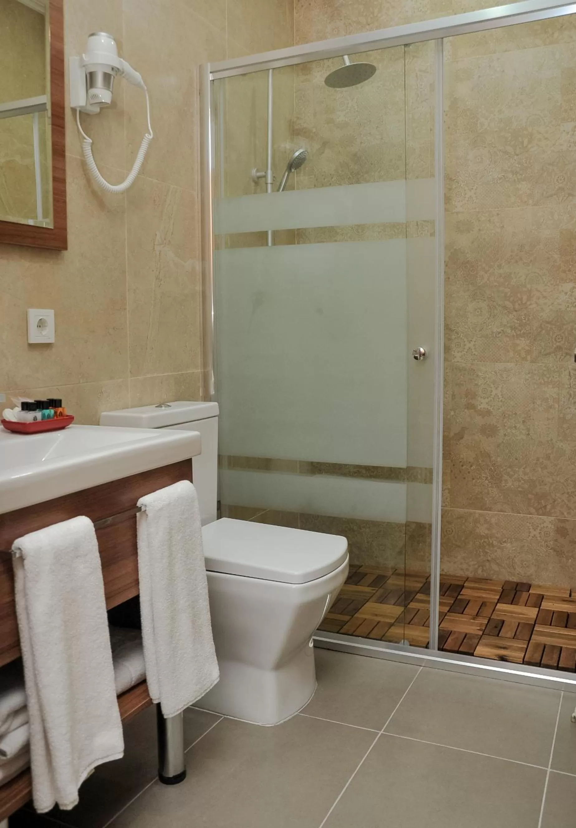 Shower in Palm Hotel