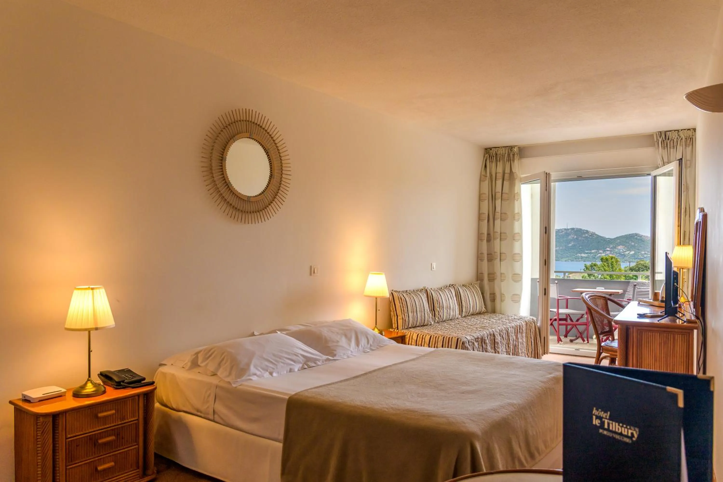 Bedroom, Bed in Hotel Le Tilbury