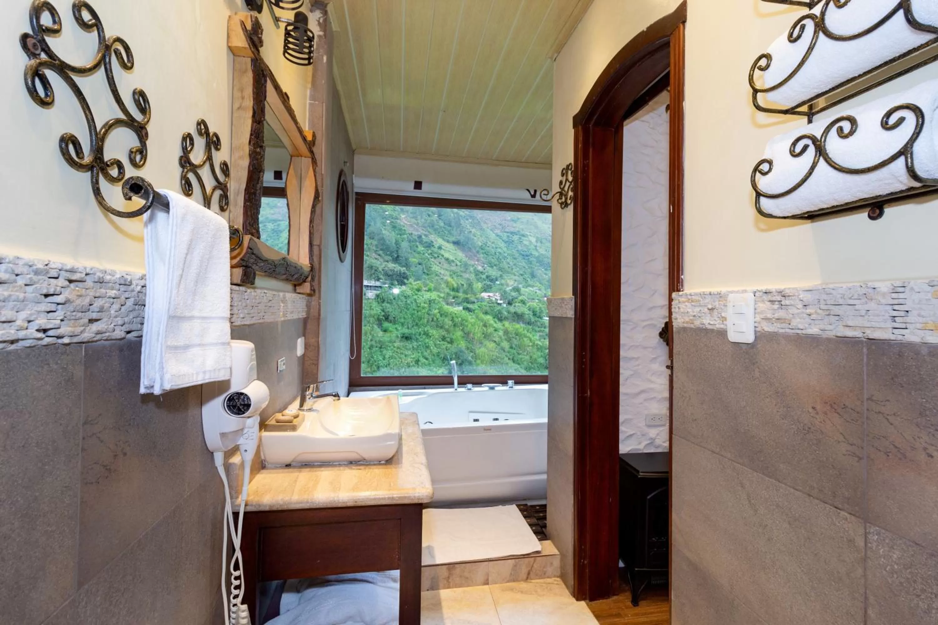 Hot Tub in Aldea Real Eco Friendly