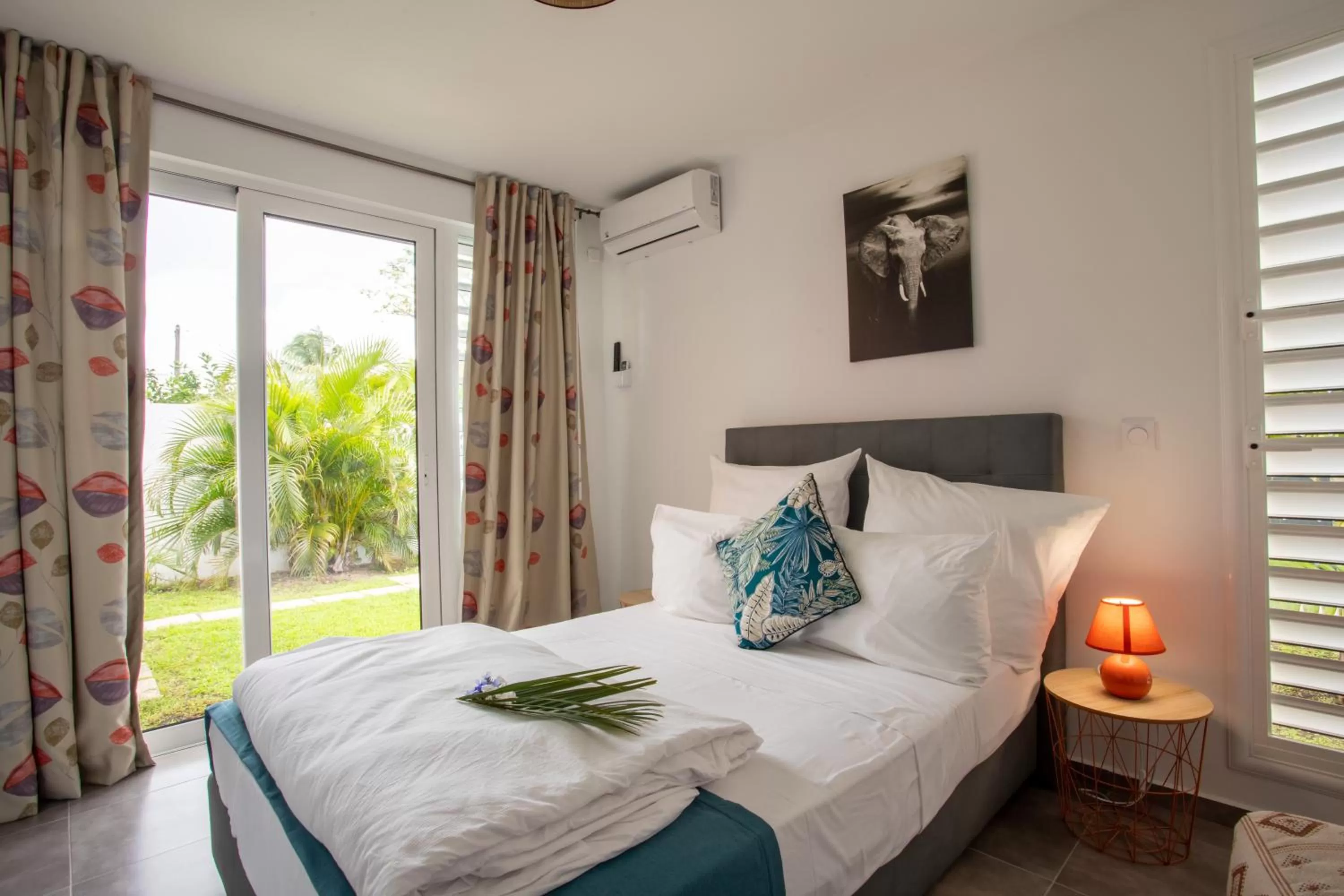 Bed in Hôtel Guadeloupe Palm Suites