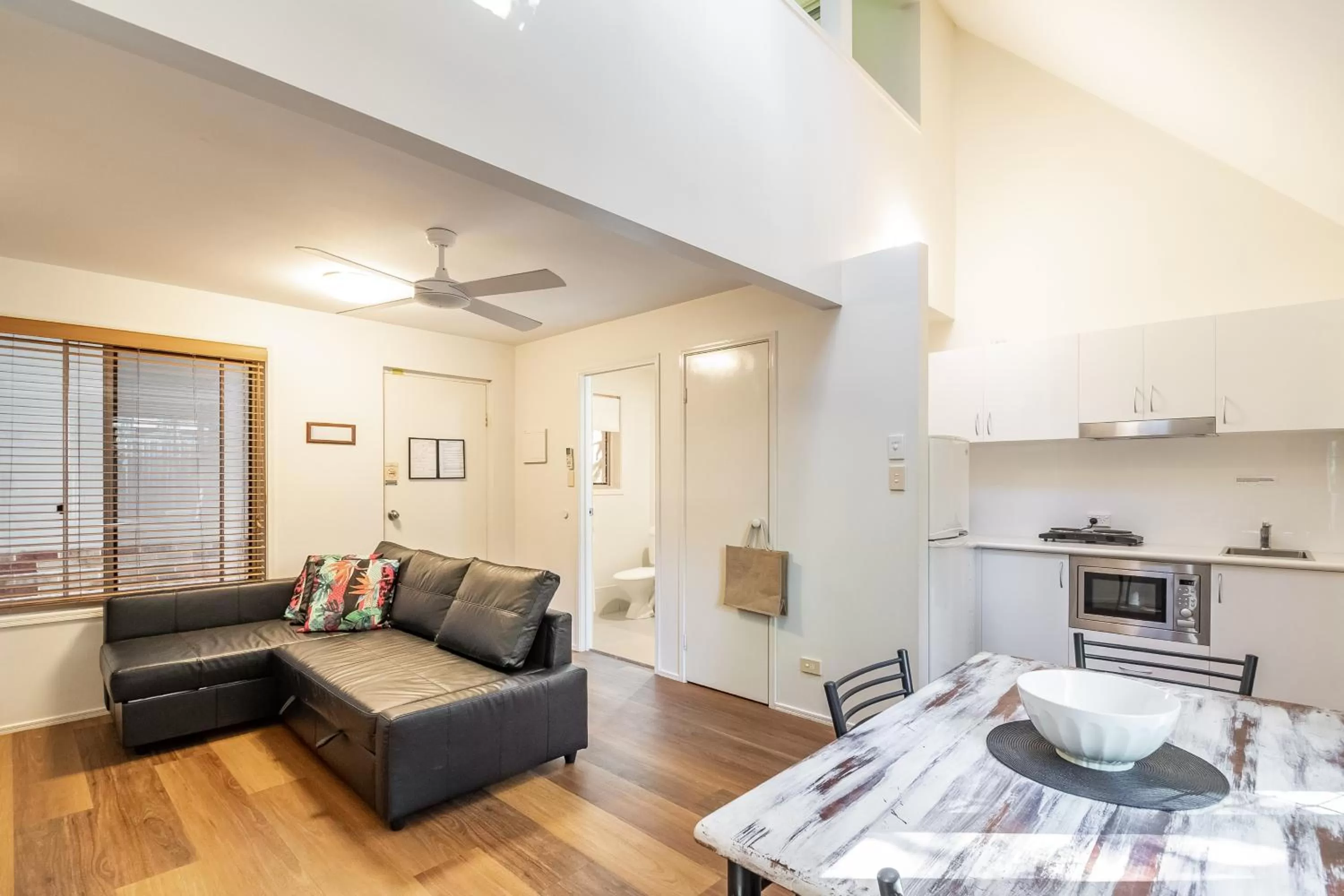 Kitchen or kitchenette in Byron Central Apartments