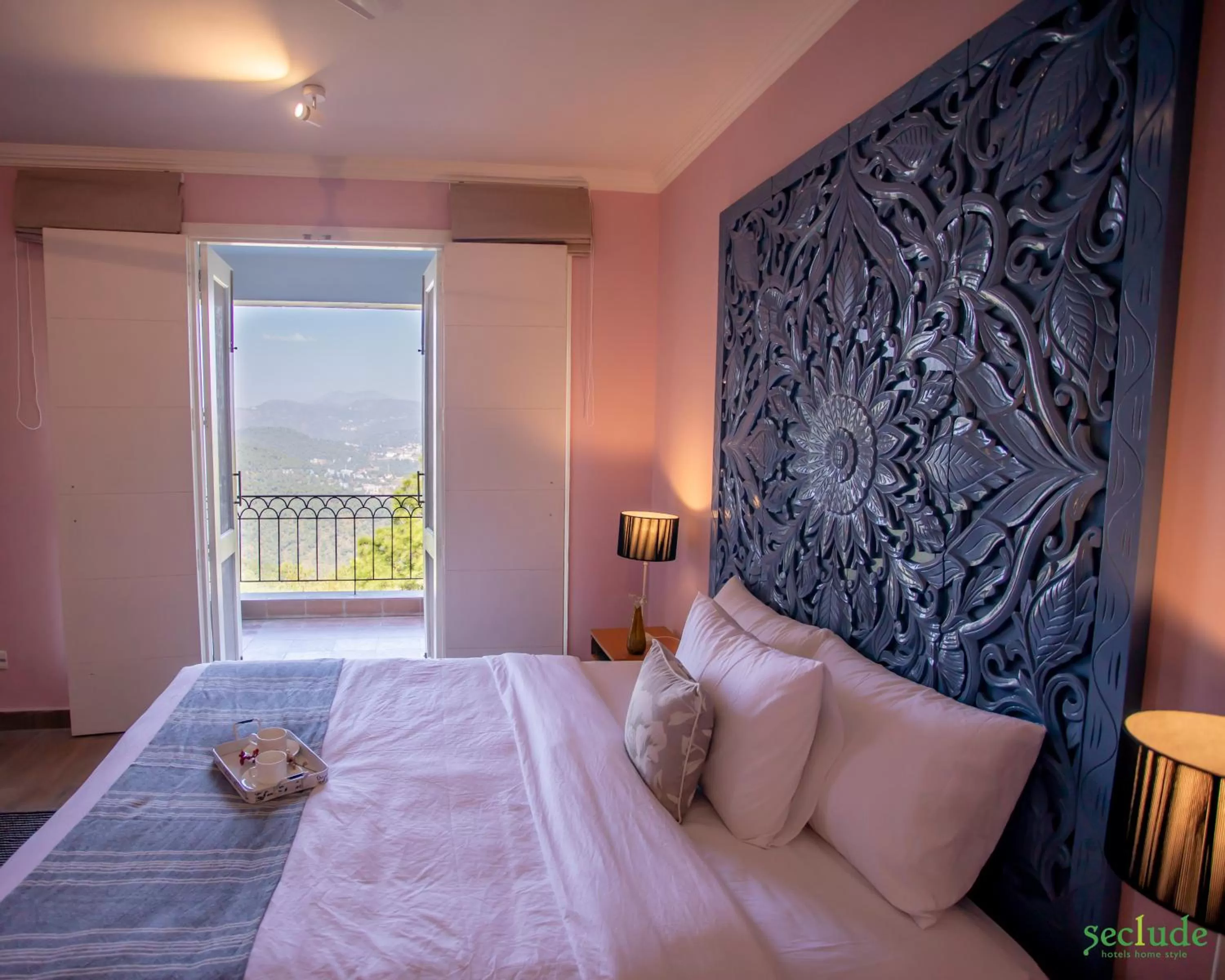 Photo of the whole room, Bed in Seclude Kasauli, Himachal Pradesh