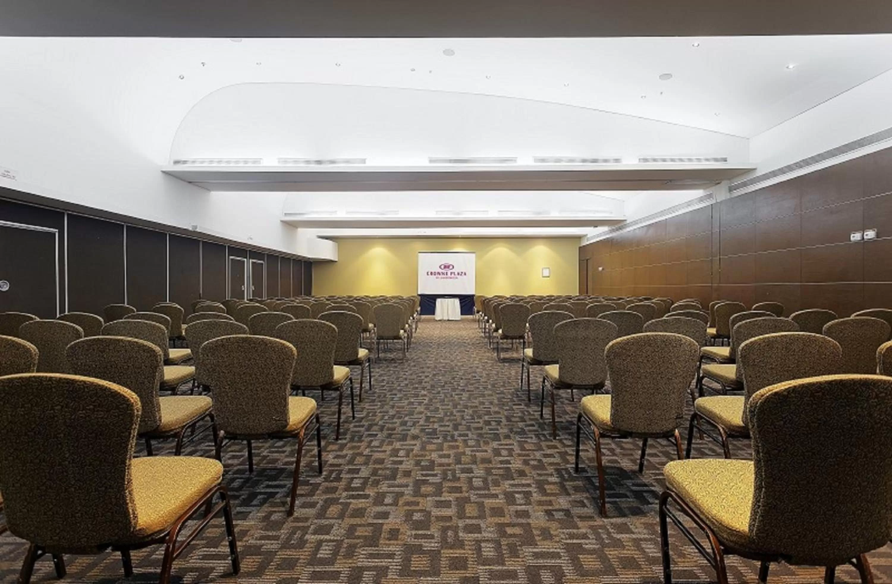 Meeting/conference room in Crowne Plaza Villahermosa by IHG