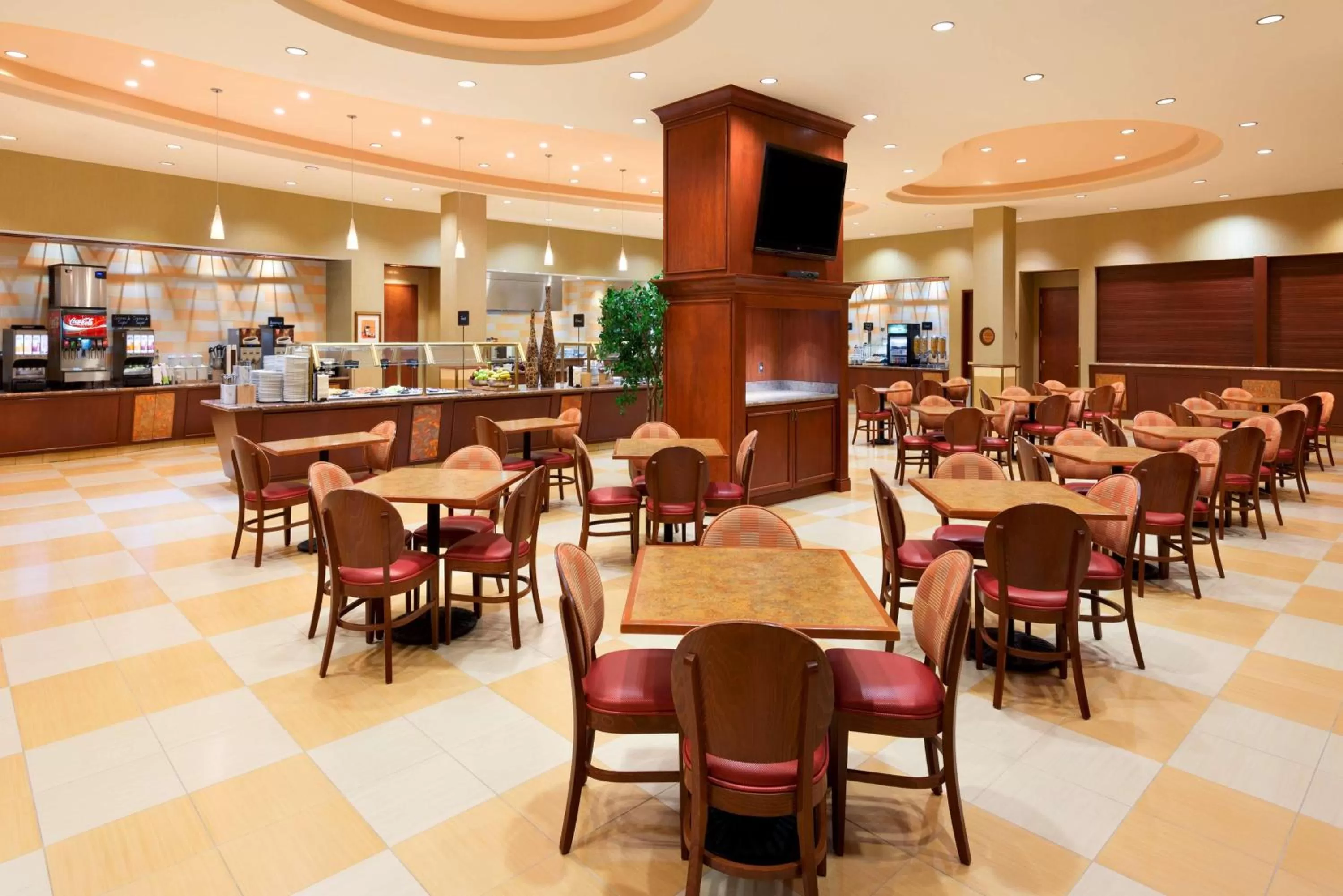 Dining area in Embassy Suites by Hilton Norman Hotel & Conference Center