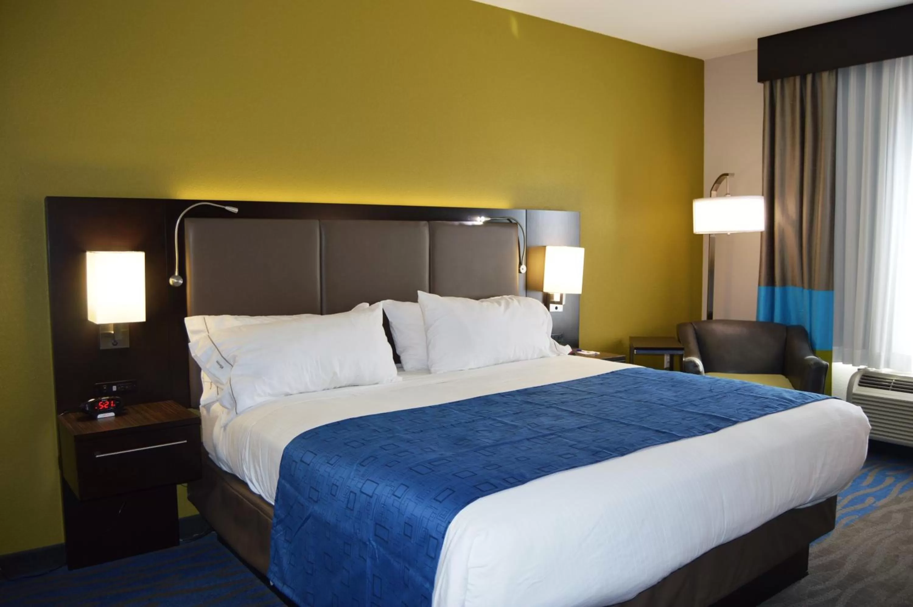 Bed in Holiday Inn Express El Reno by IHG